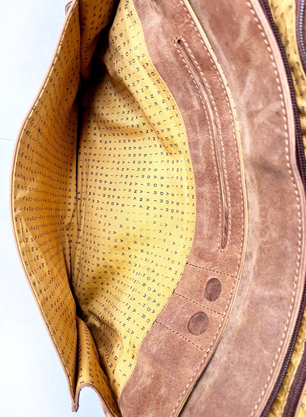 【EUC!】Adrian Klis ❖ Bison Leather Messenger Bag 🇨🇦Handcrafted in Canada -Brown