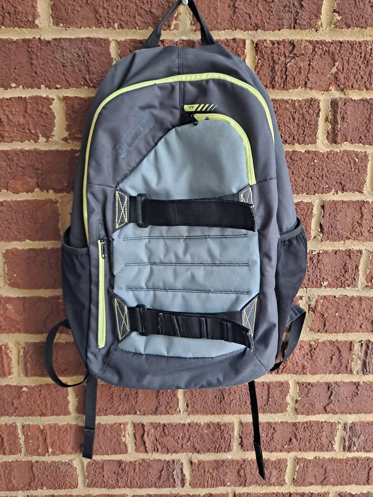 Oakley Padded Backpack / Hiking DayPack 16x12x6 inches Black / Grey / Yellow