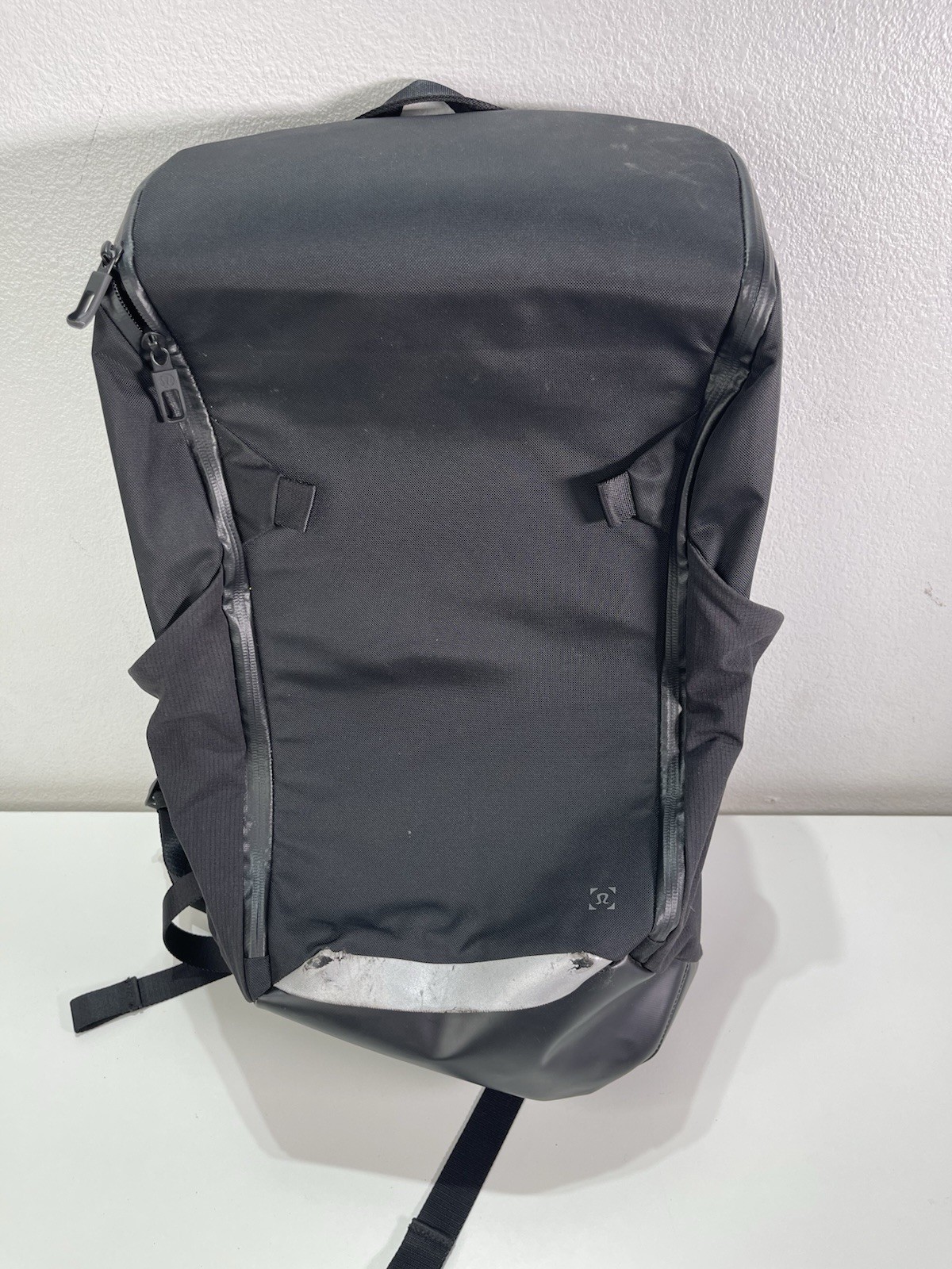 Lululemon More Miles City Backpack Black Reflective Bottom Tech Travel Outdoor