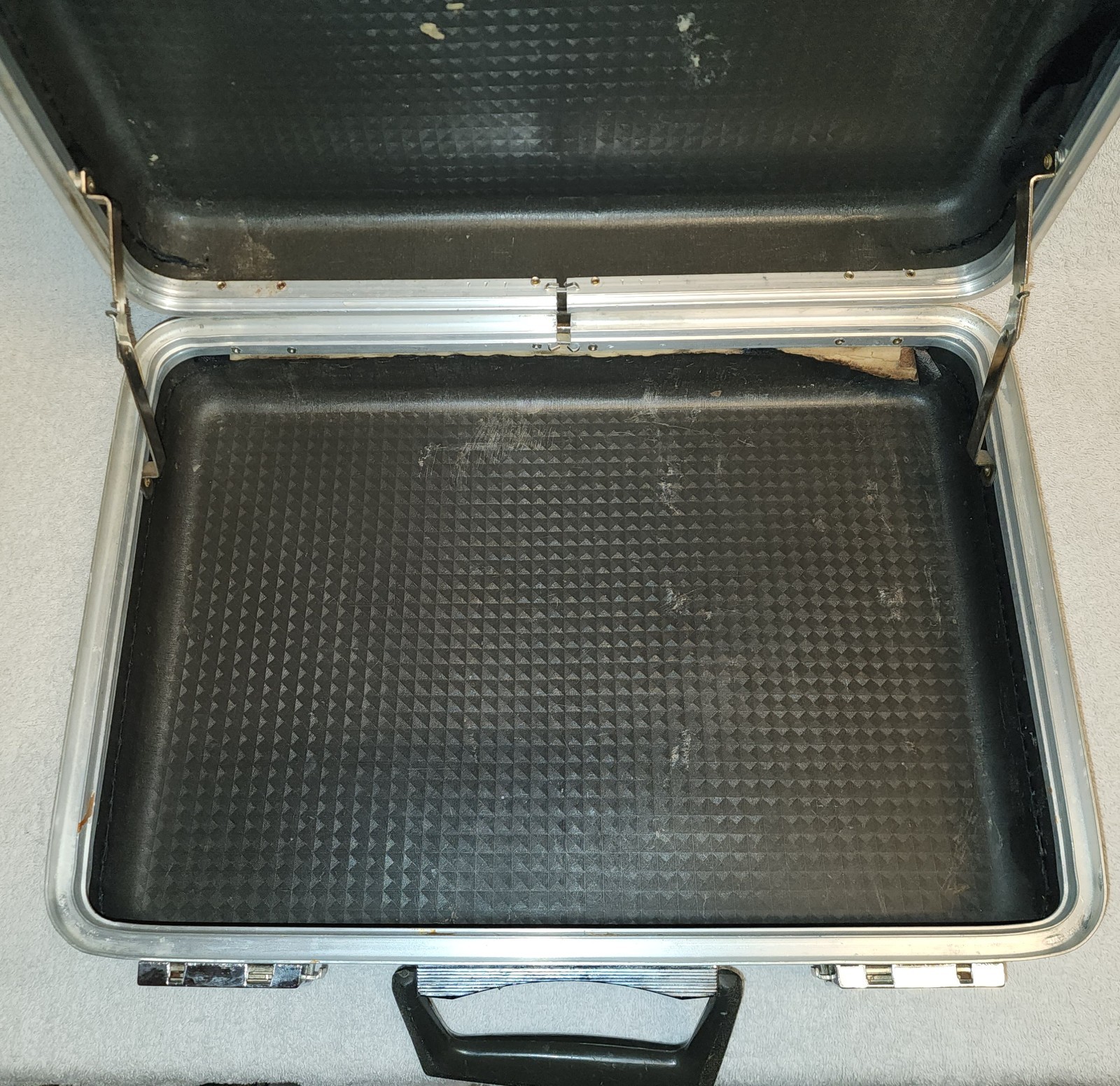 Vintage Oshkosh Hard Shell Briefcase Case Attache Dark Gray No Key