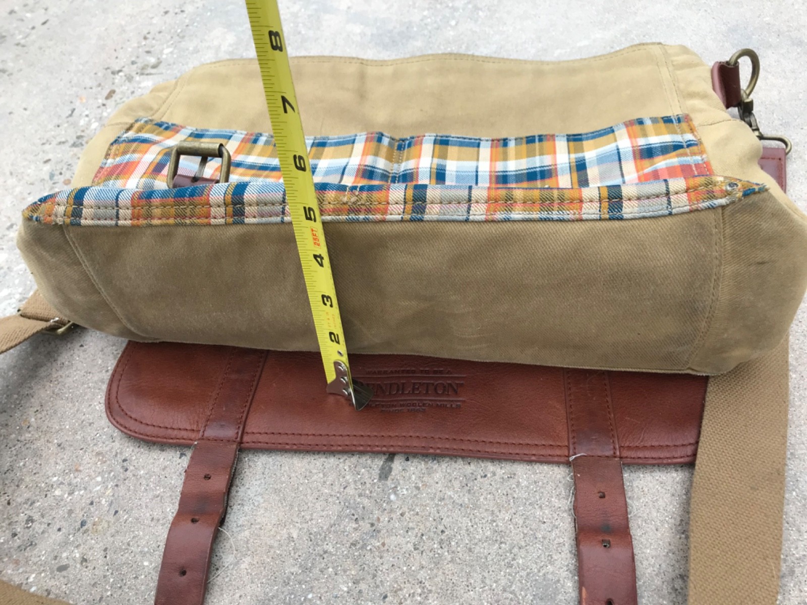 Pendleton men’s Modern Messenger Bag aprox 10″x16″ Retro Style 5″ Depth Soiled