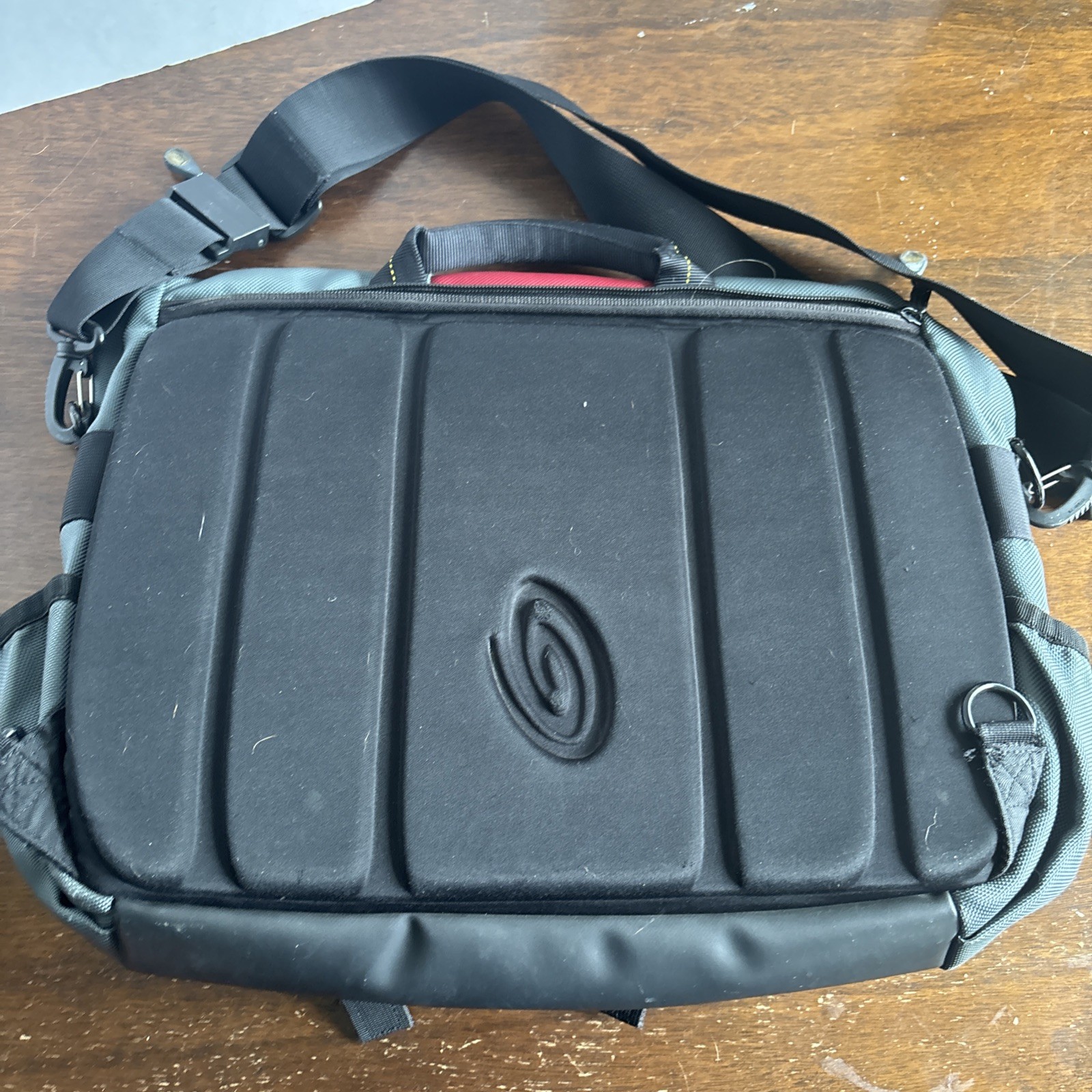 TIMBUK2 Medium Gray Red Messenger Commute Bag Padded Laptop Rubber Bottom