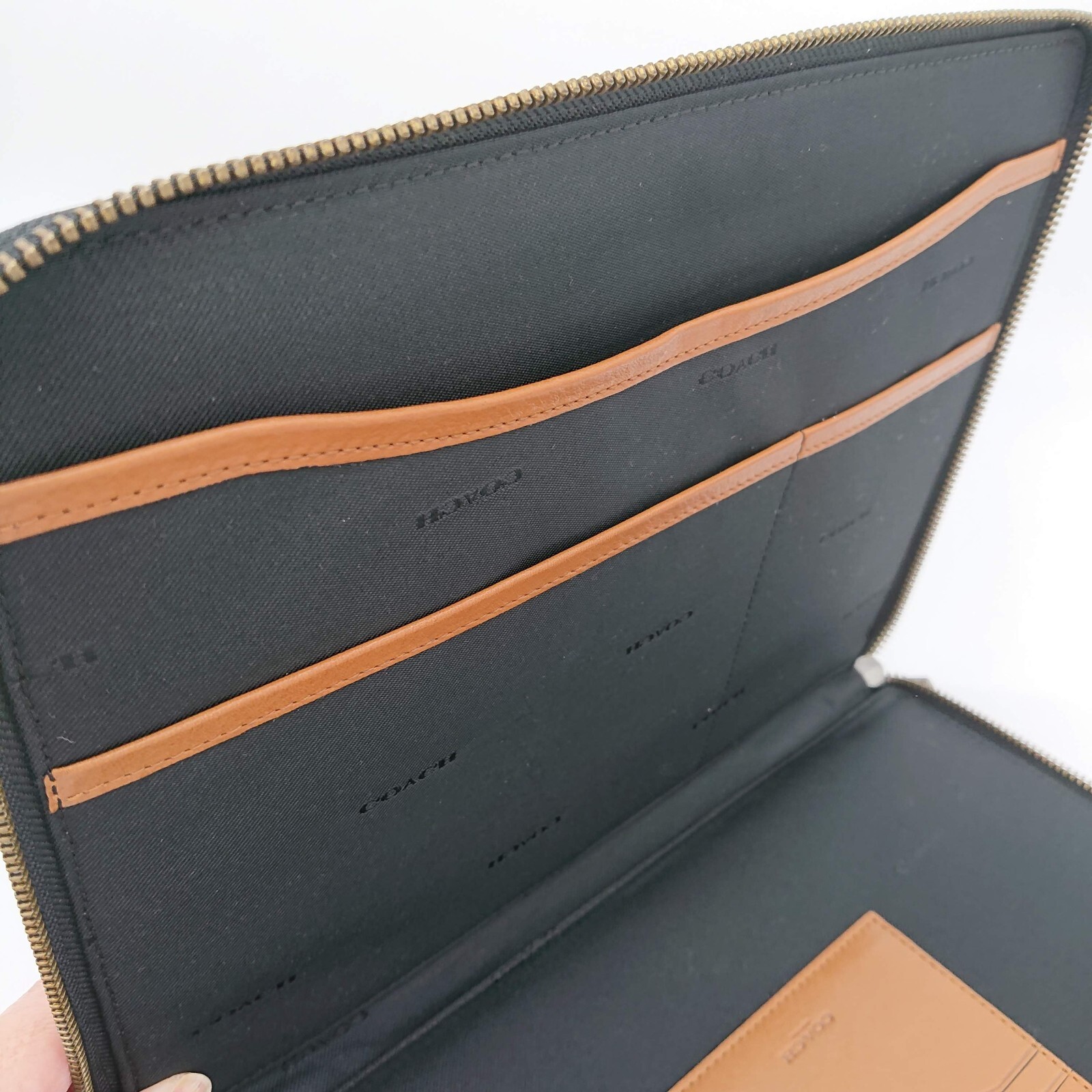 COACH Cluch Bag Tablet Case 64822 Brown Leather Round Zip Made in Vietnam