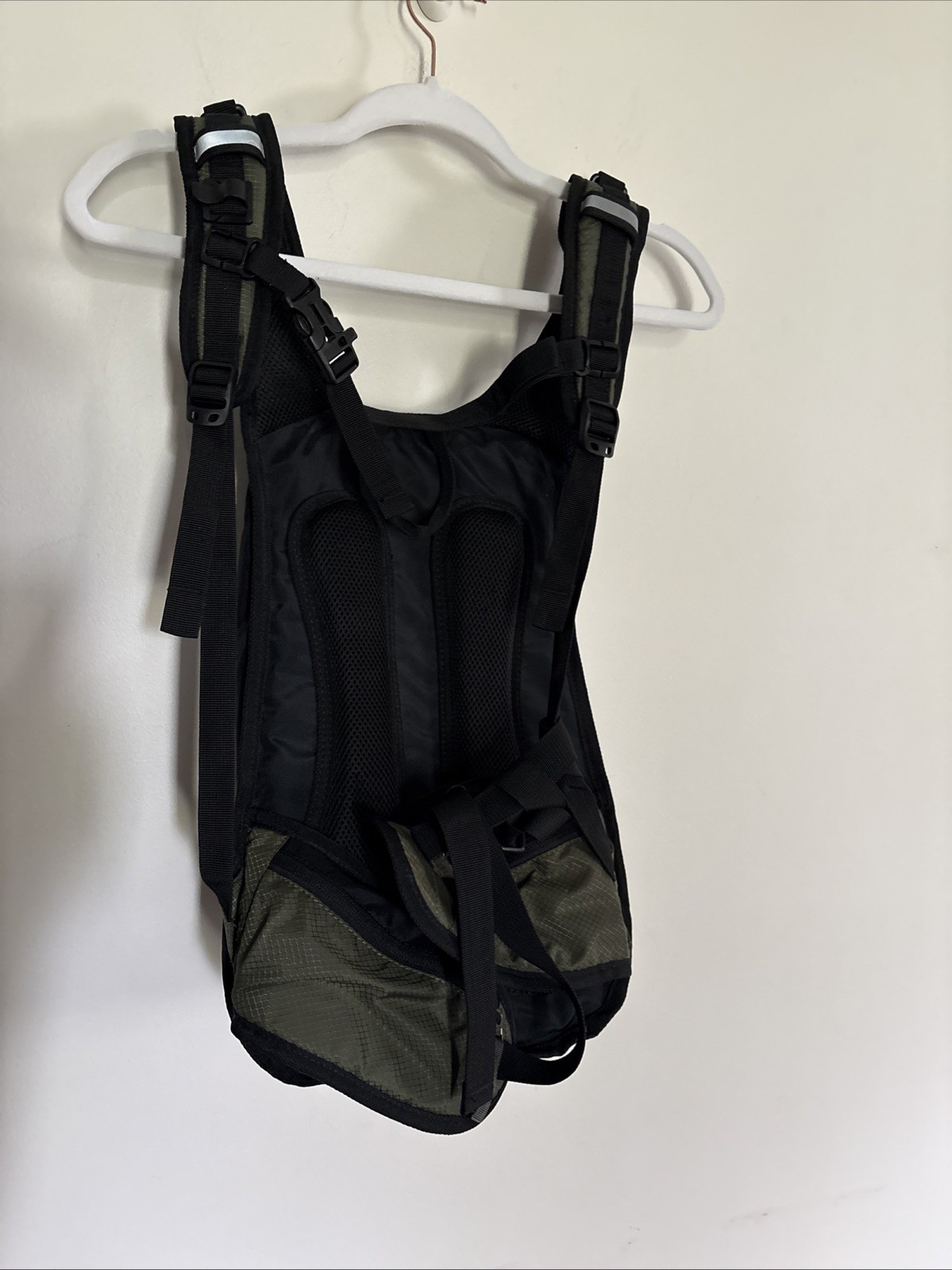 Mothybot Outdoor Durable Water Resistant Nylon Insulated Hydration Backpack Gorp