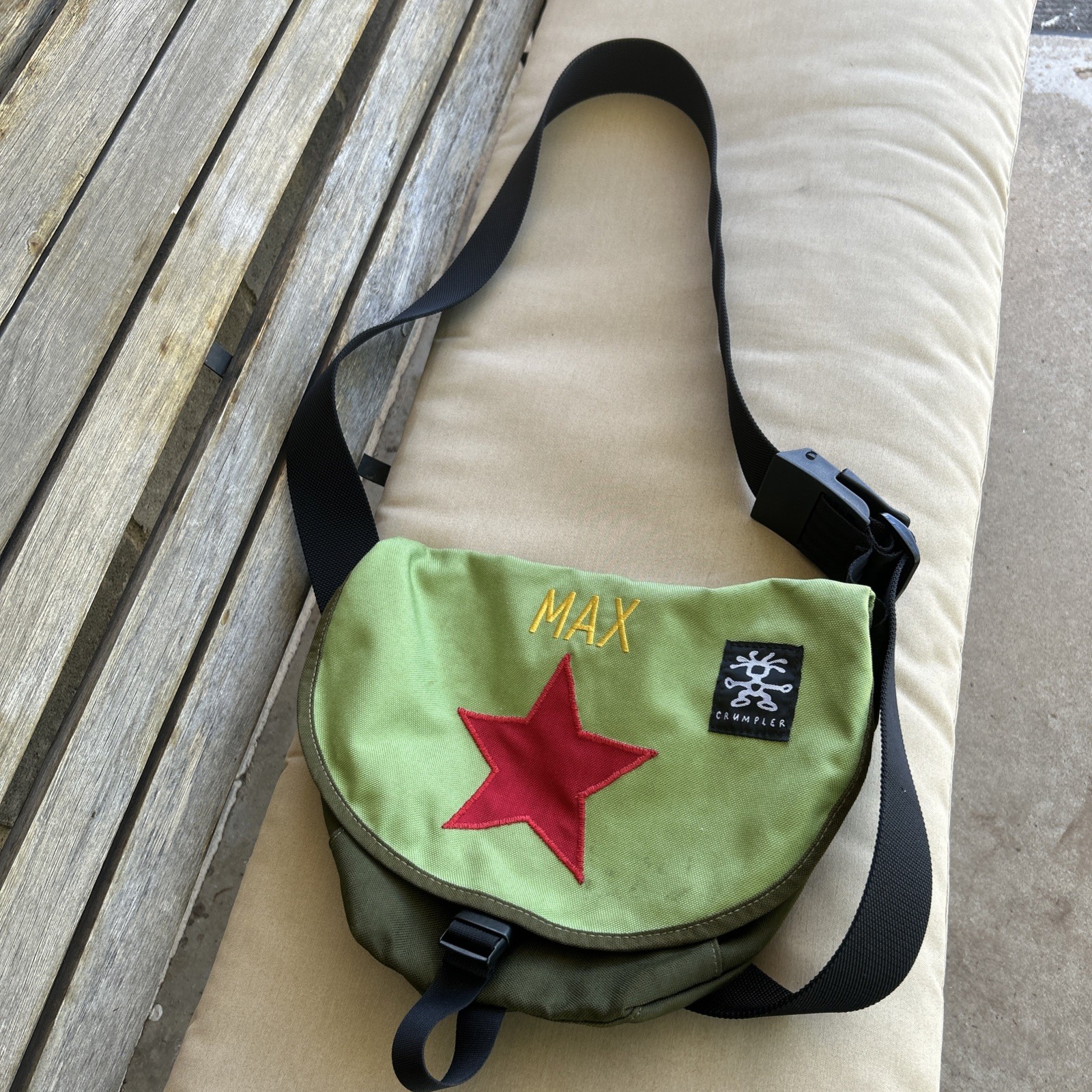 Crumpler Crossbody Messenger Bag MAX RED STAR Green Olive Green Black