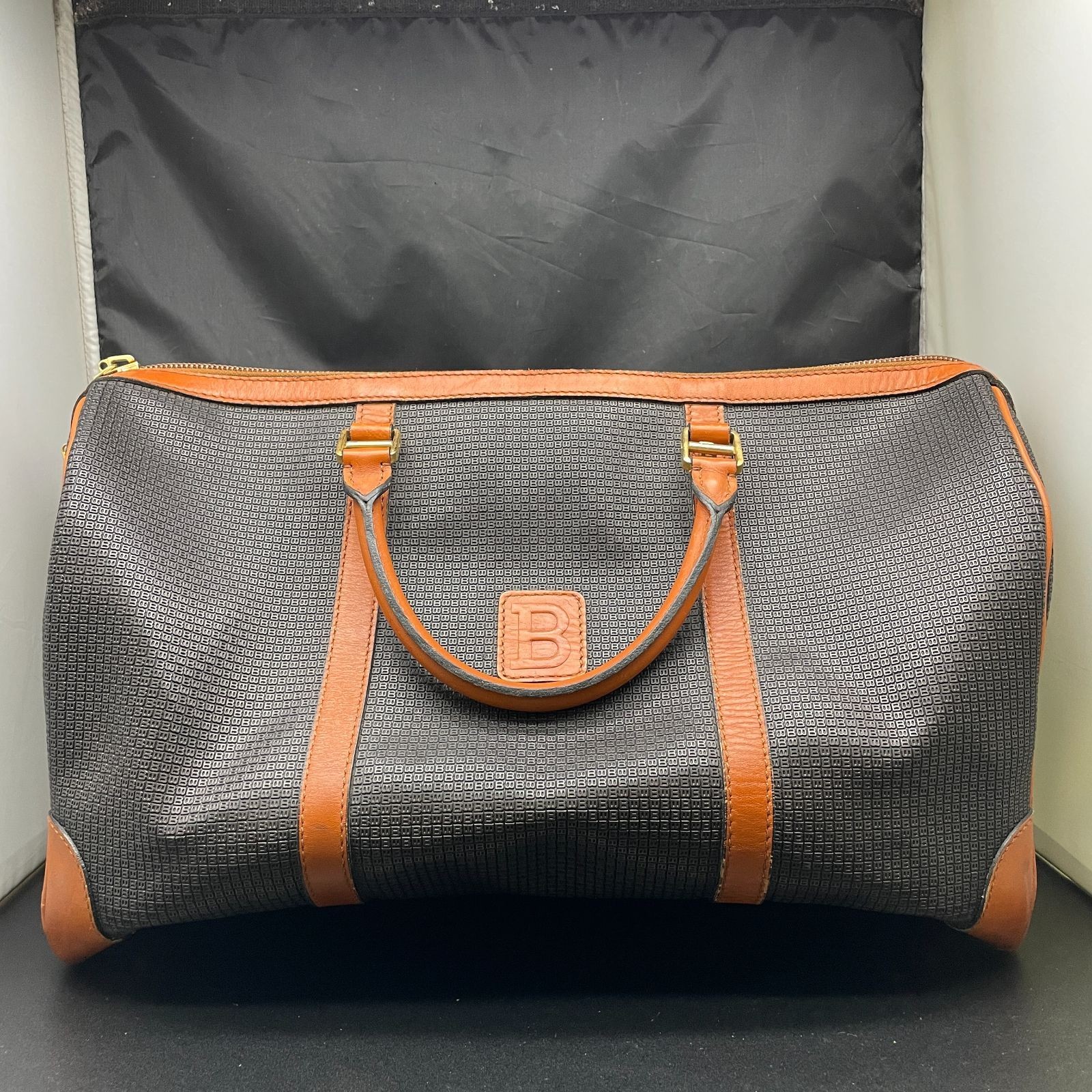 Bally Leather Boston Bag Spacious Designer Vintage Luxury Elegant 37x22x20cm