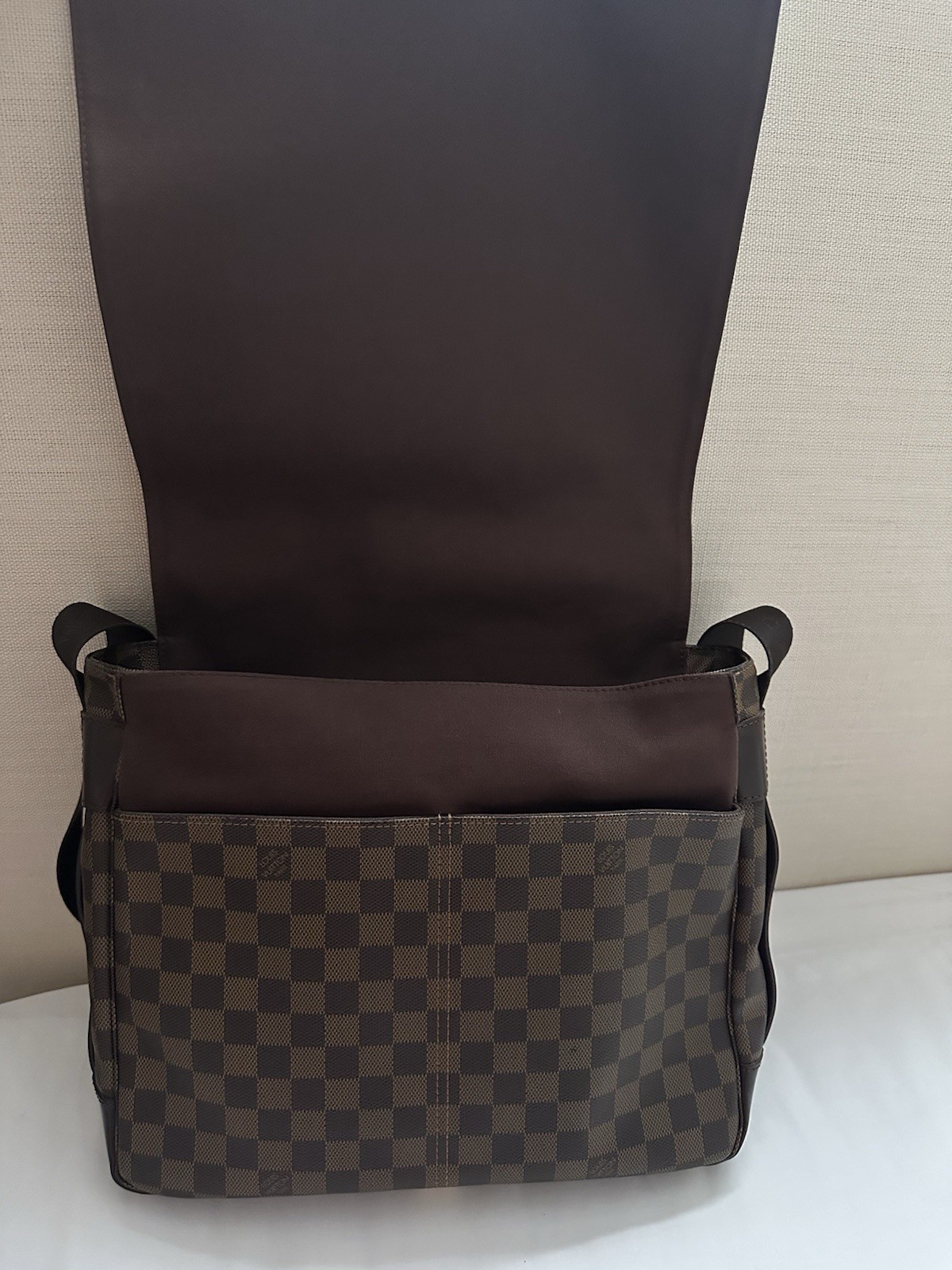 Louis Vuitton Damier Ebene Bastille Messenger bag – Excellent Condition