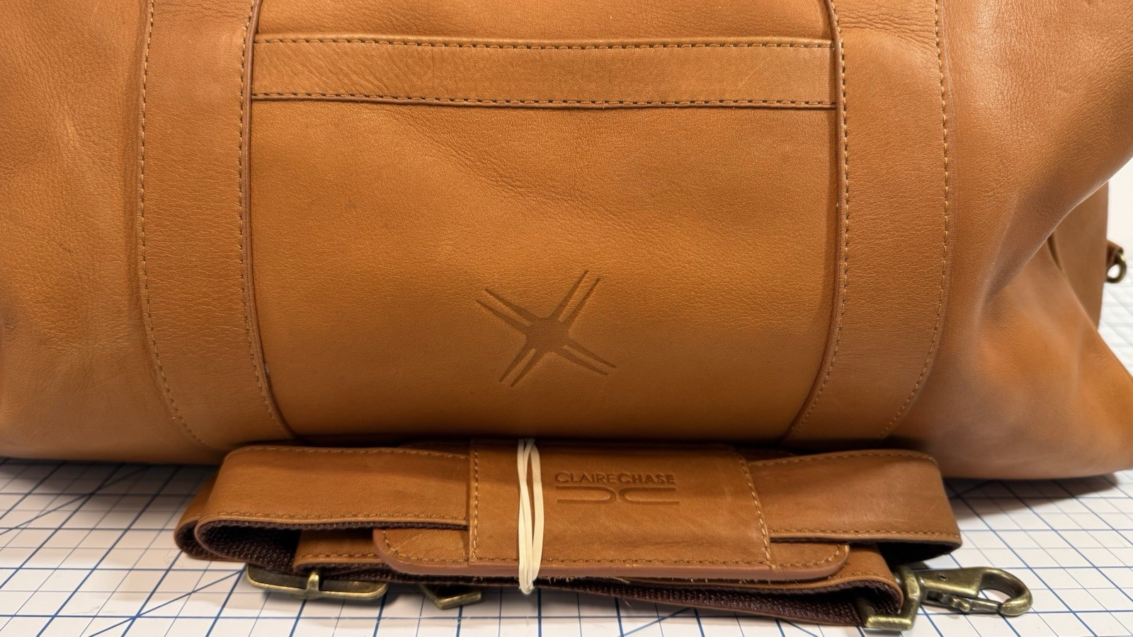CLAIRE CHASE 22” Authentic Tan Leather Duffle Bag Travel Bag Made in Colombia