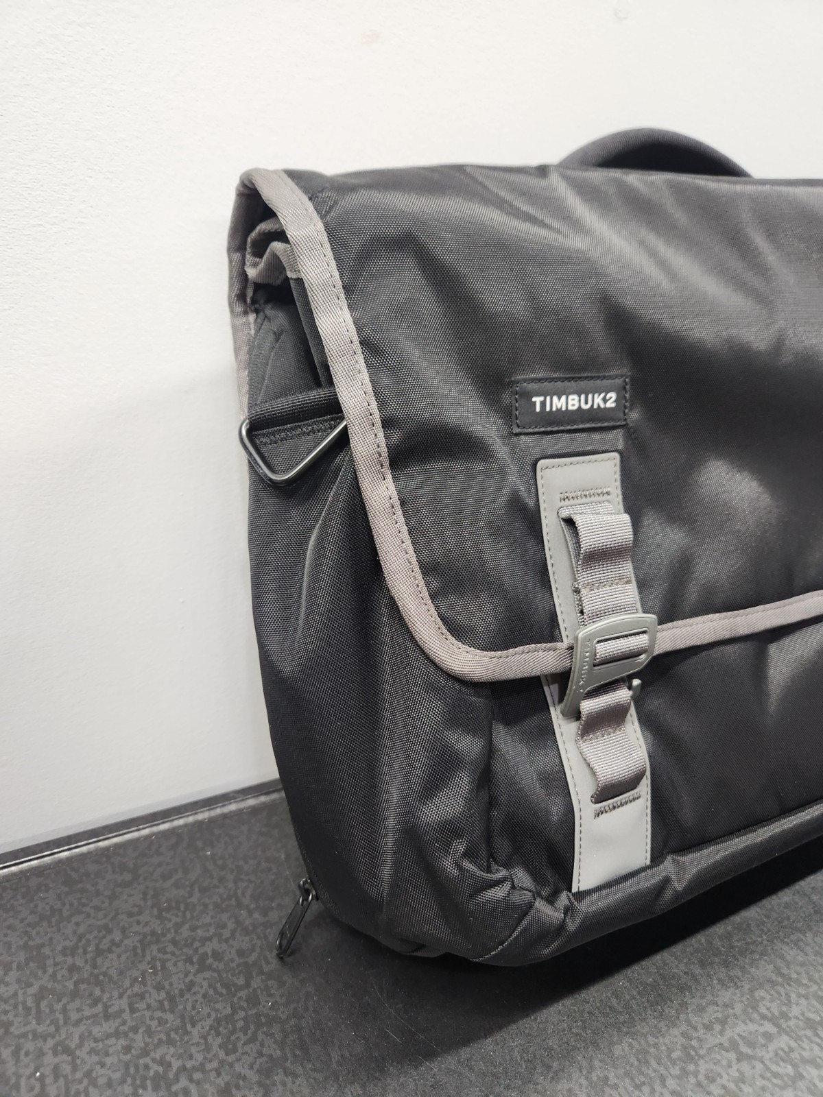 TIMBUK2 Command Messenger Crossbody Bag Black Laptop, No Shoulder Strap ~ VG
