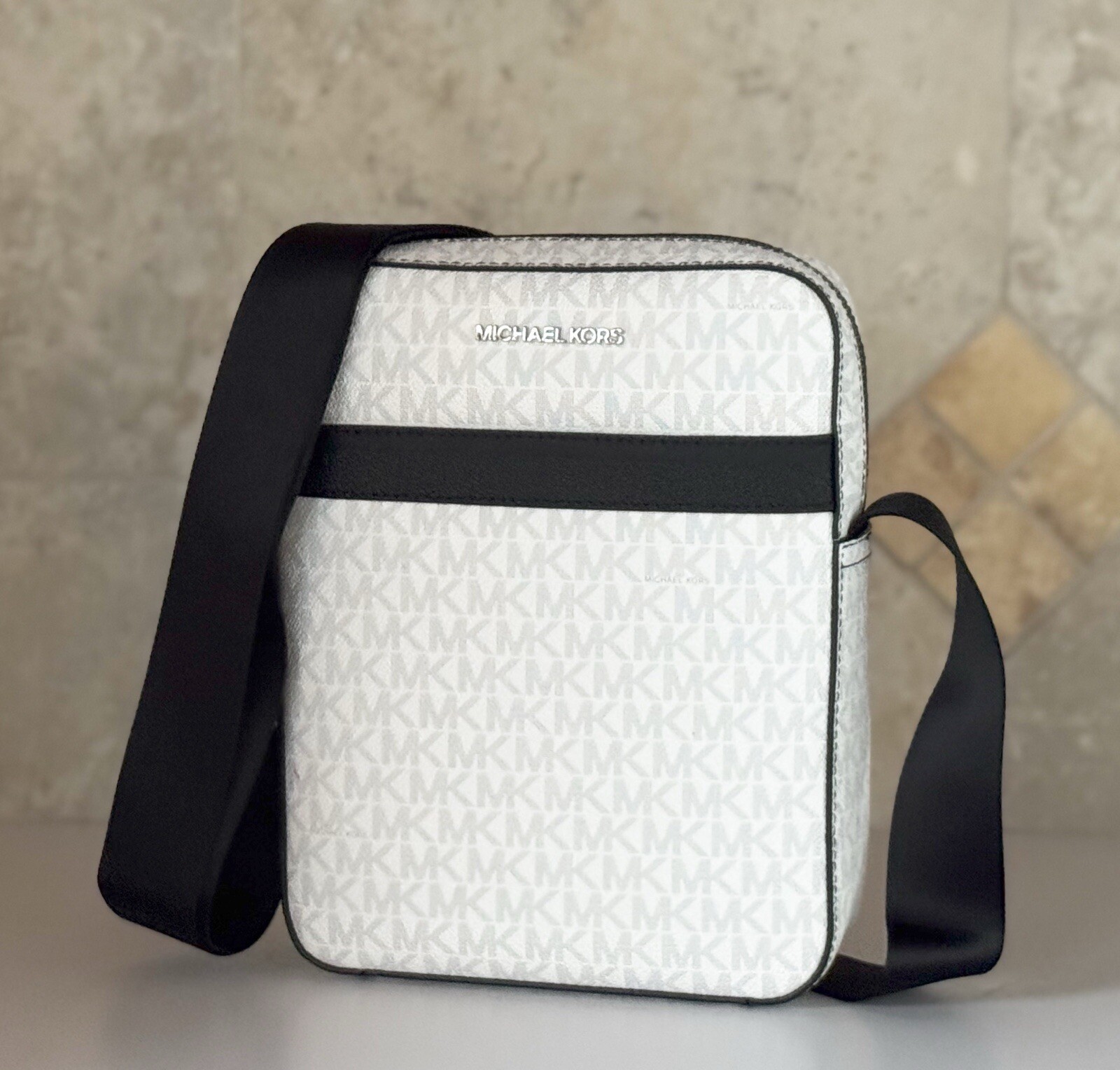 MICHAEL KORS COOPER MEDIUM SHOULDER CROSSBODY FLIGHT BAG MK BRIGHT WHITE/BLACK