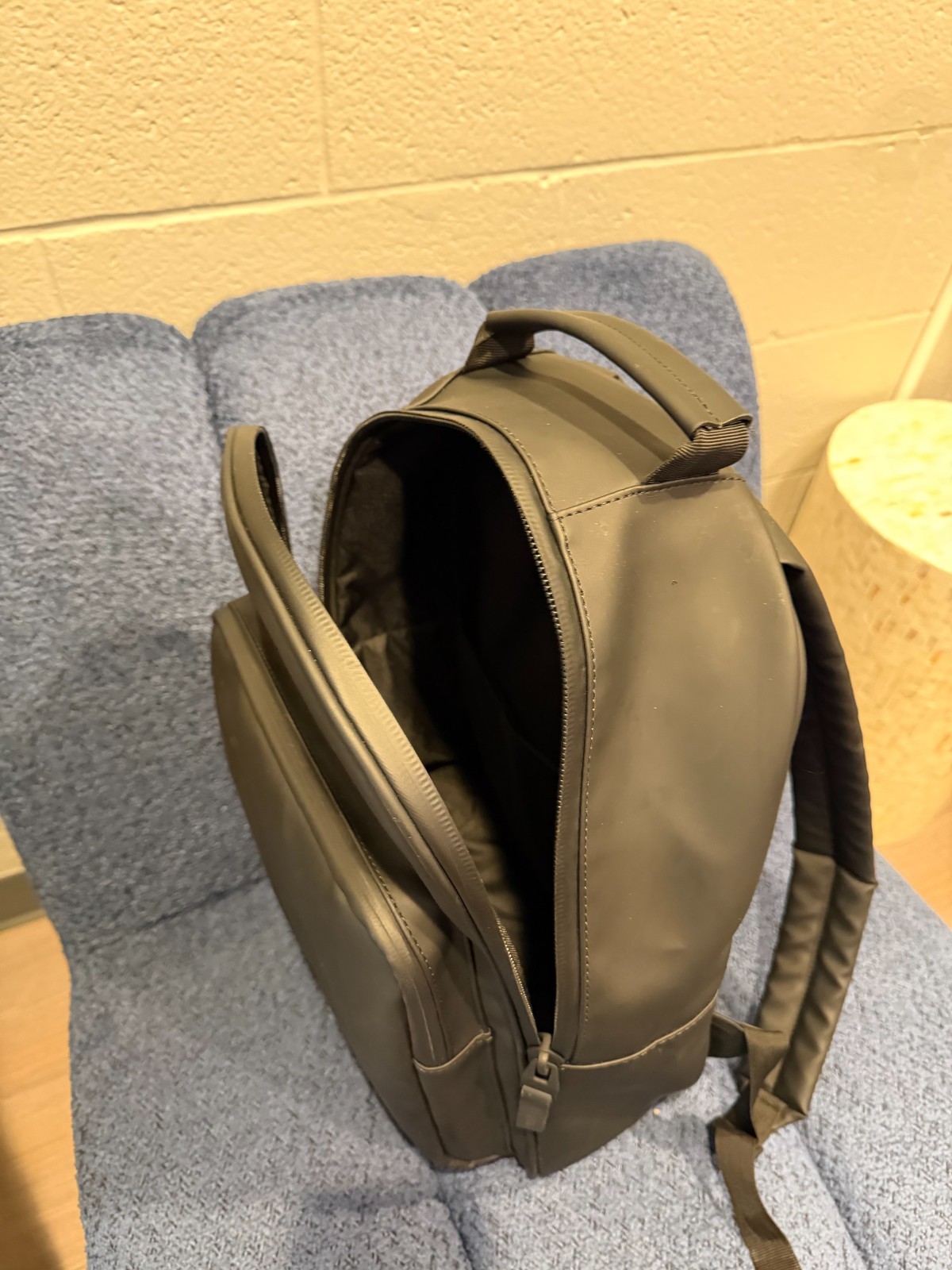 Rains Daypack Backpack (Large) – Black, perfect for larger tech, slightly used