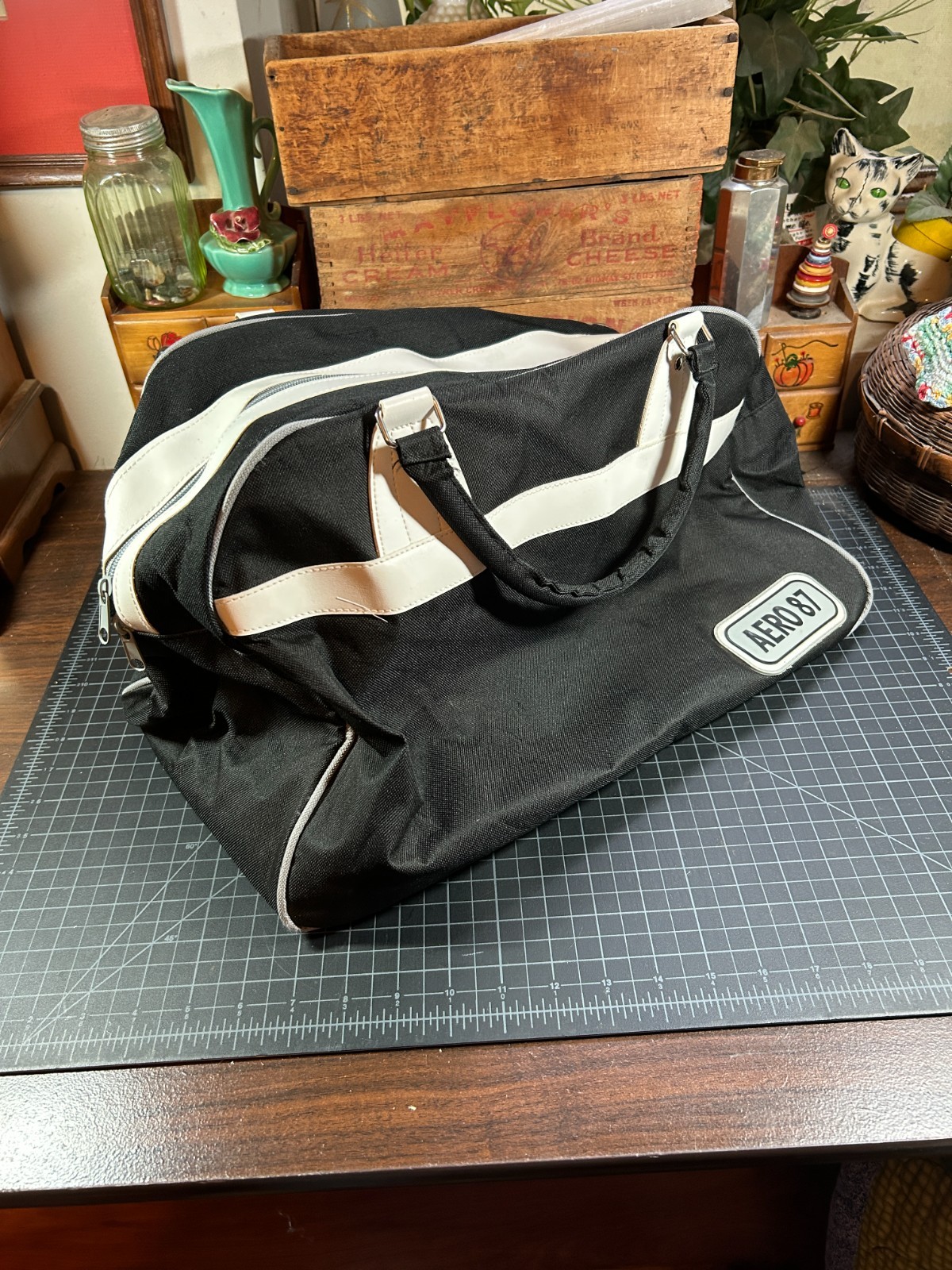 Aeropostale Aero 87 Duffel Bag Black White Zipper Inner Zip Pocket