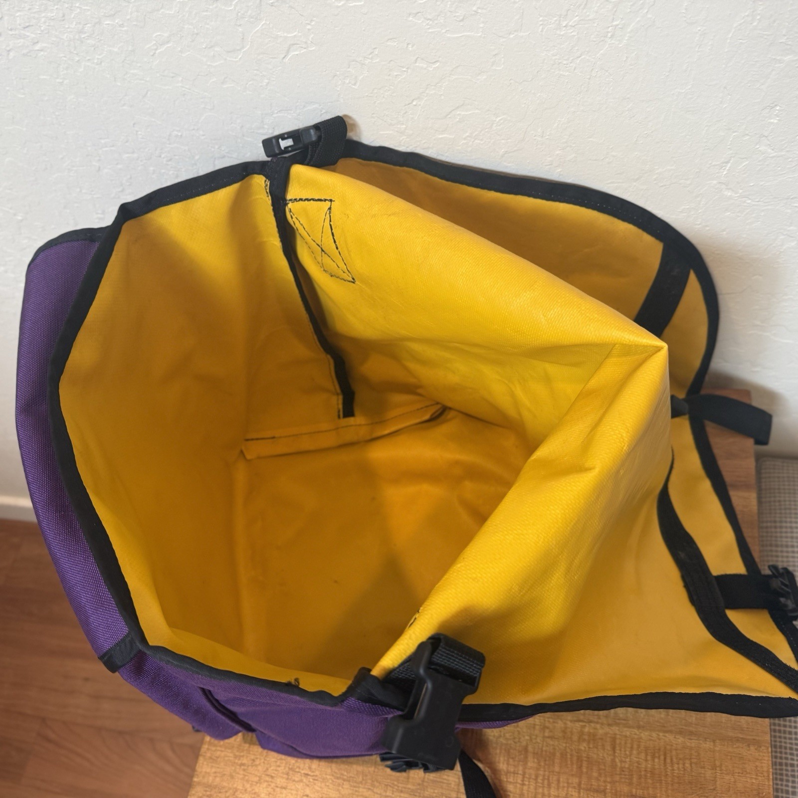 Freight Baggage San Francisco Messenger Bag Vintage Purple / Yellow