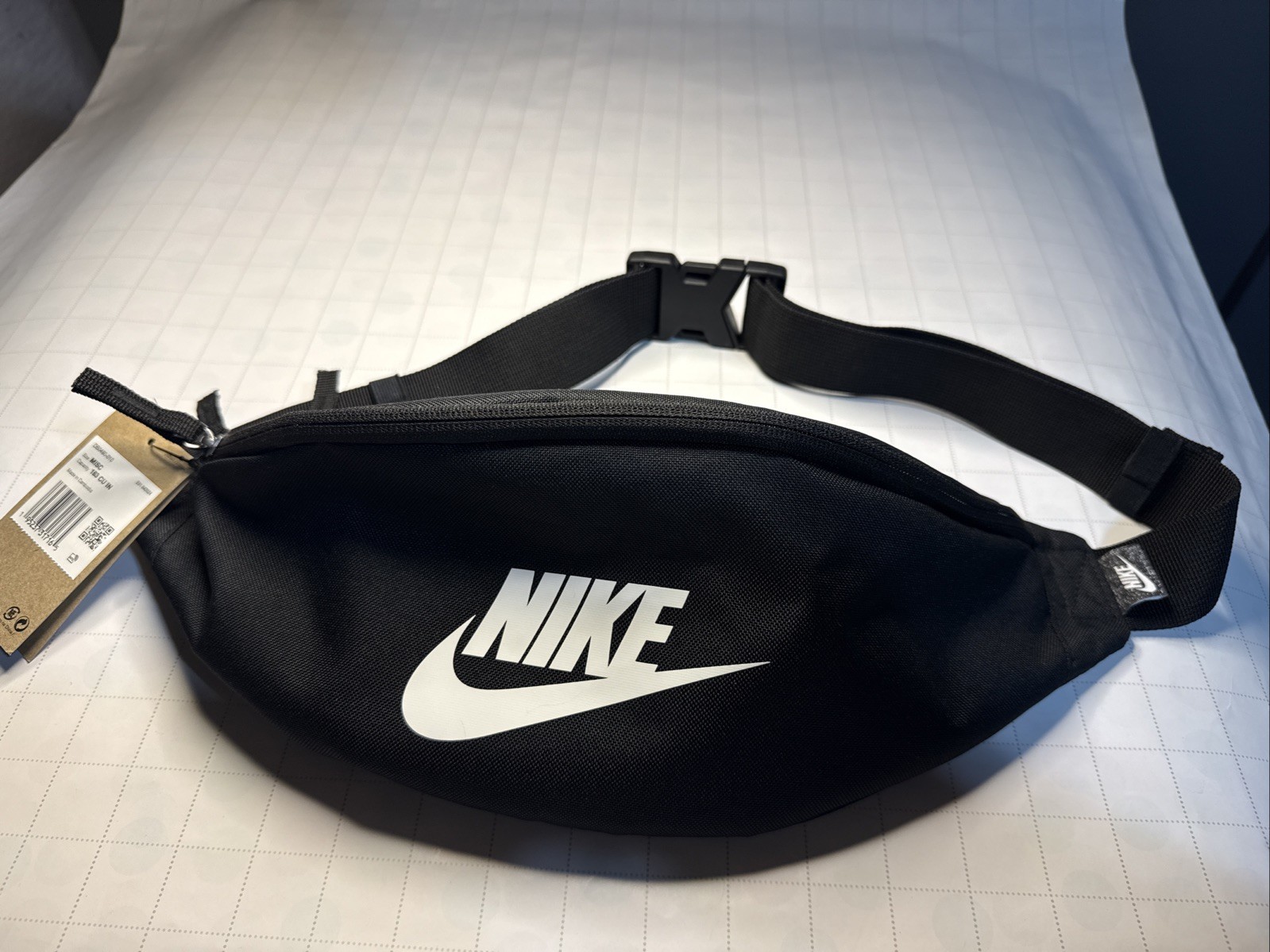 Nike Adult Unisex Waist Bag DB0490-010 Capacity 183 CU IN Black Size MISC (NWT)