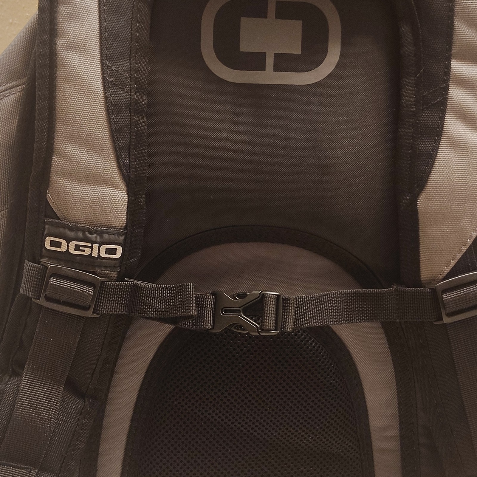OGIO Backpack Gray/Black, Padded w/Outer Pockets, Zip/Buckle, Unisex