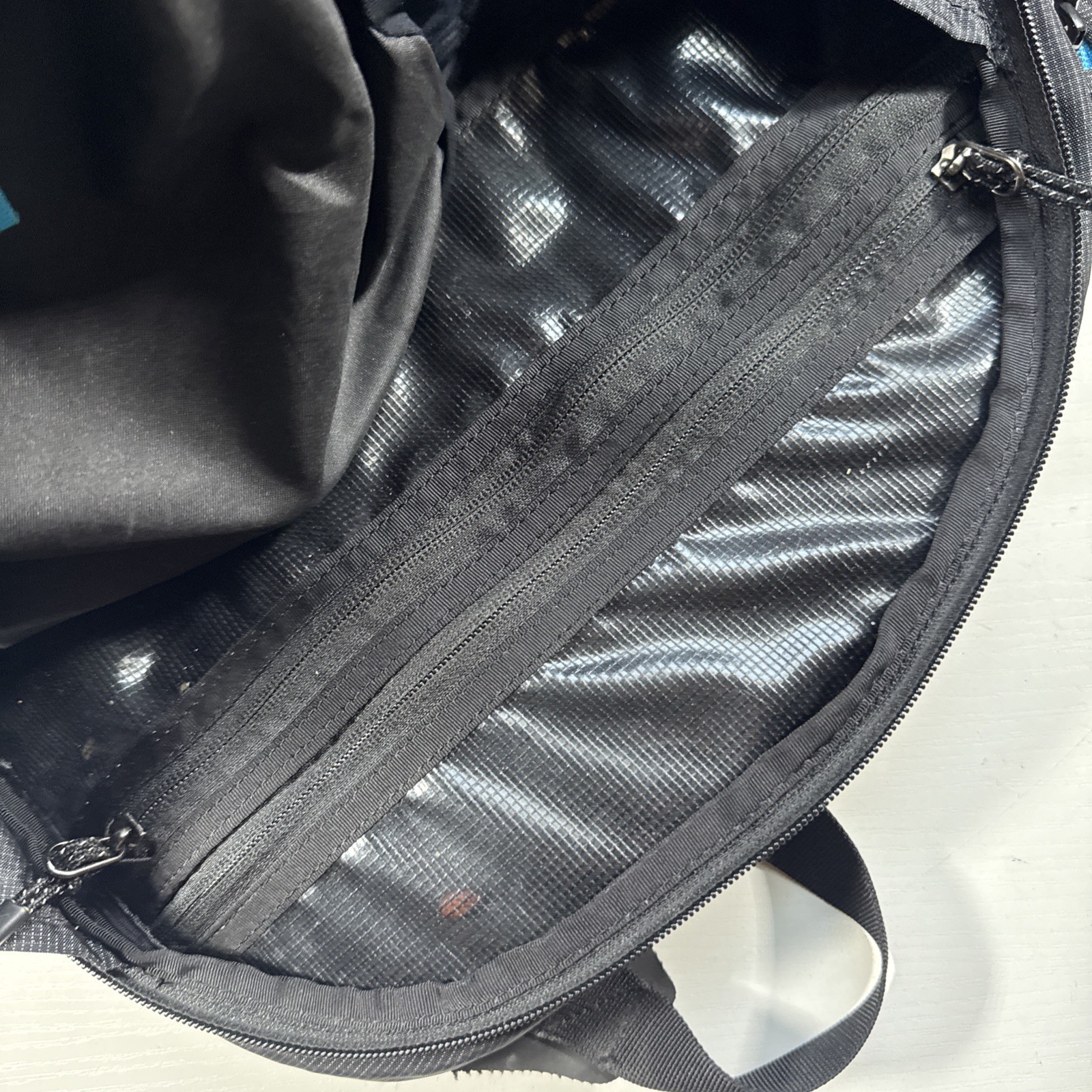 Thule Crossover Sling Bag – Used Good Condition