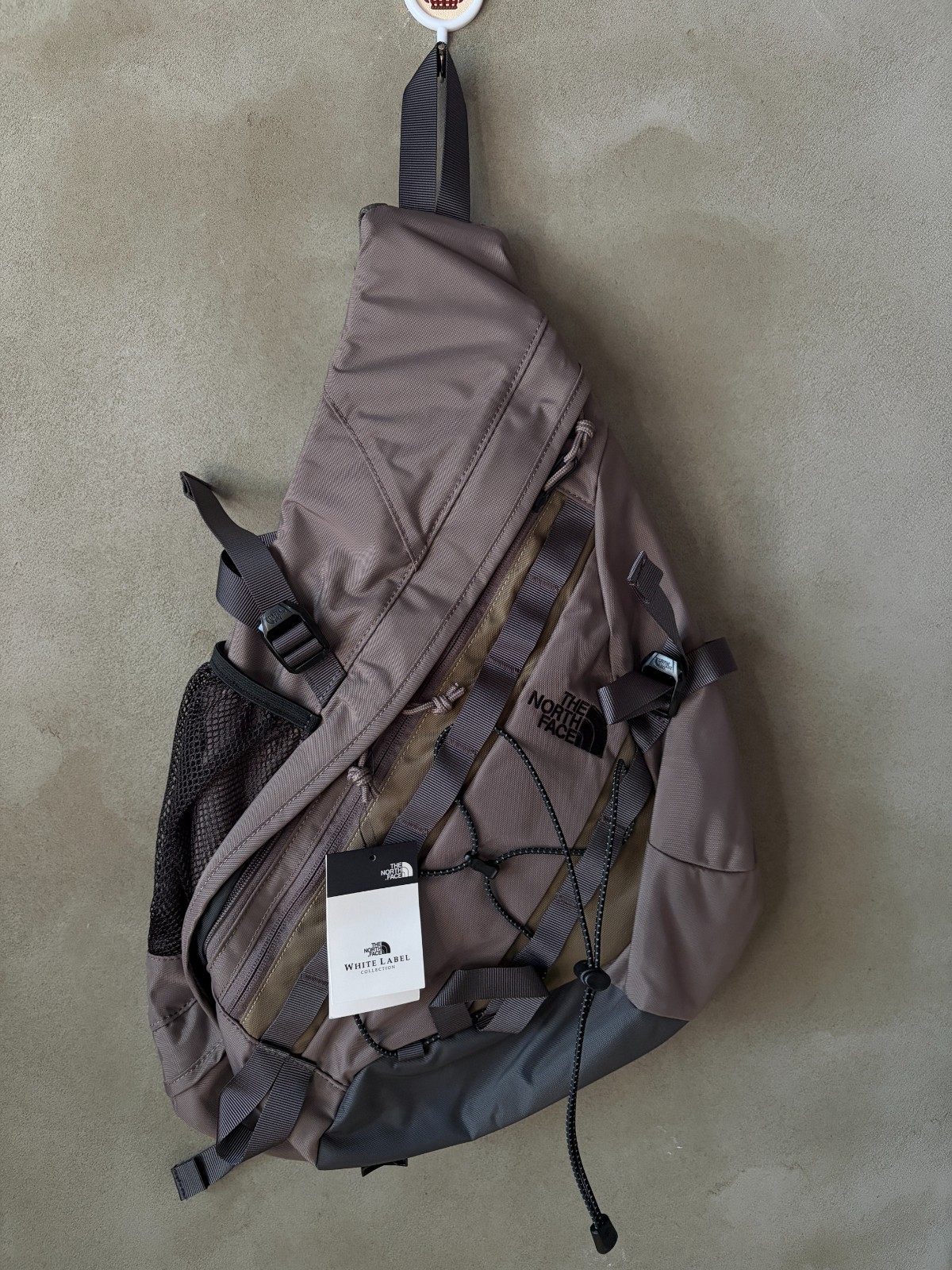 The North Face Electron Sling Bag Casual Sports Lifestyle Travel Bag NN2PR58L