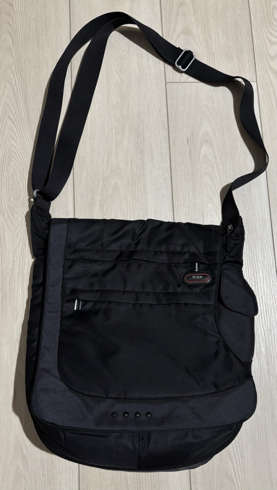 Tumi Unisex Black T-Tech Crossbody/Laptop/Messenger Adjustable Strap Bag 5110D