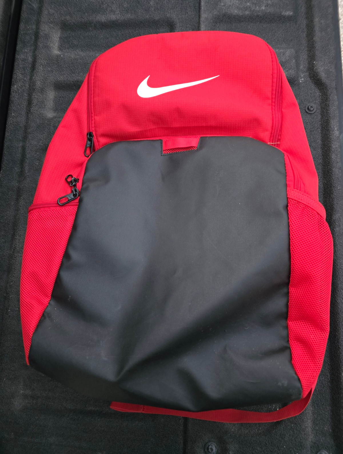 Nike Red/Black Solid Backpack w/ Shoulder Straps, Zip Closure, Pockets M