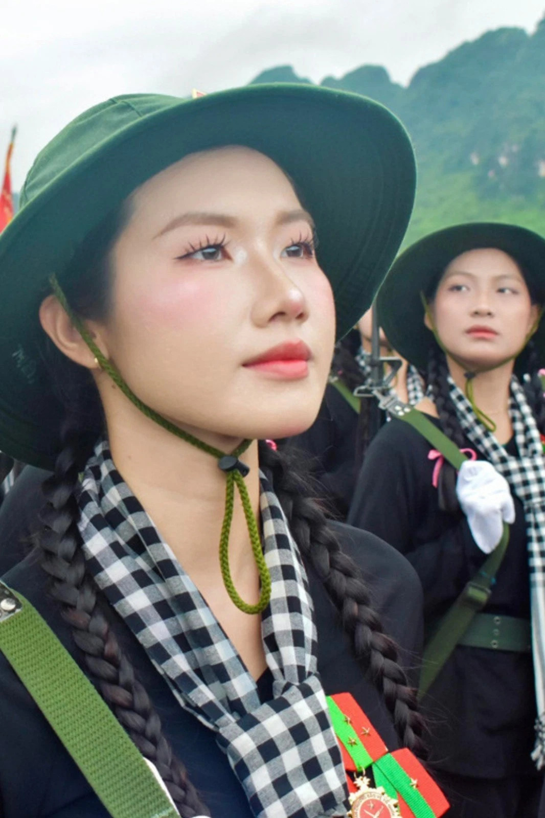 Combo VC Vietnam – Frog Bag Backpack, Broad-Brimmed Hat & Traditional Scarf