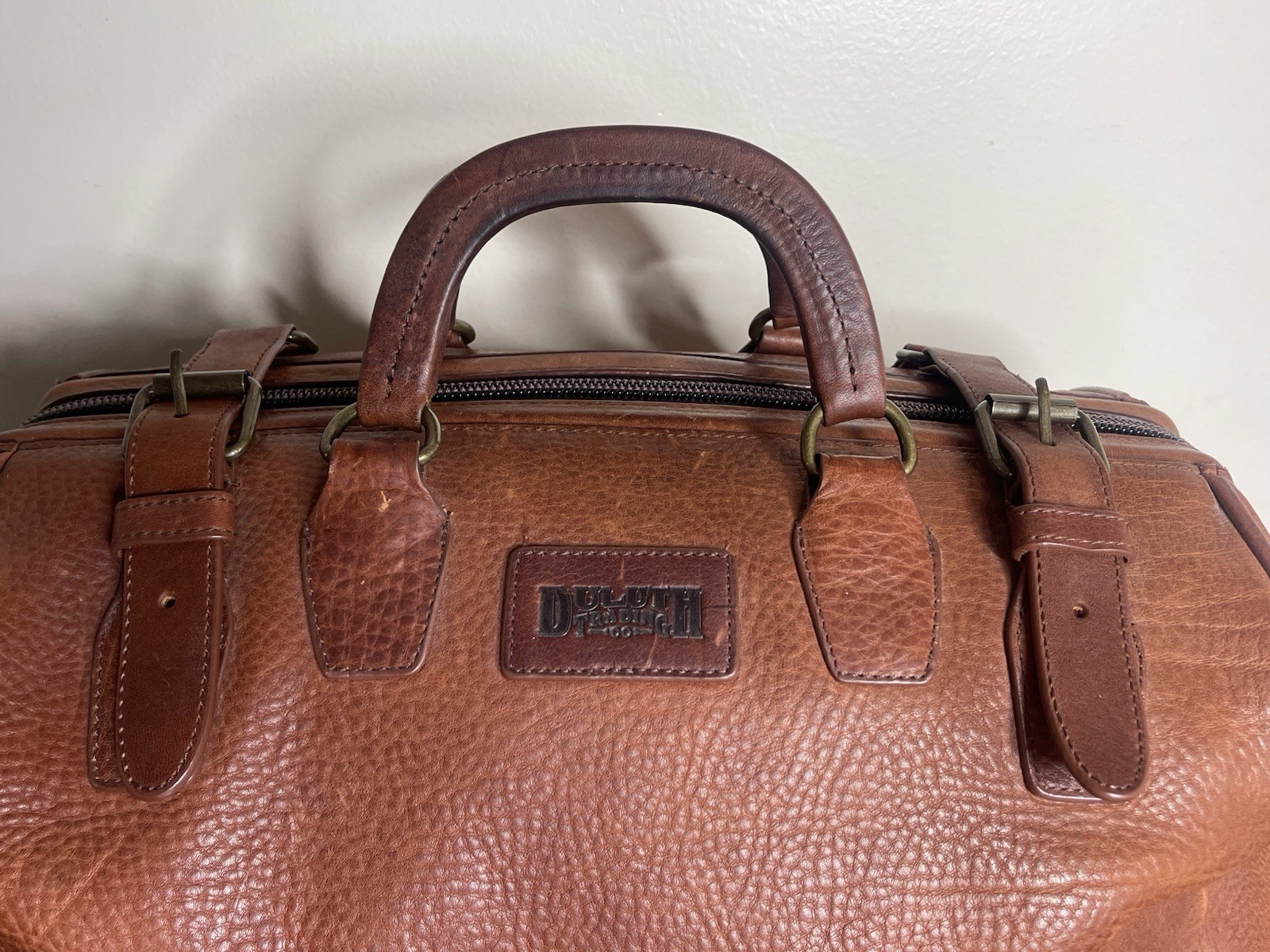 DULUTH TRADING Brown Heavy Saddle Leather AWOL Bag Doctor Bag Weekender Duffel