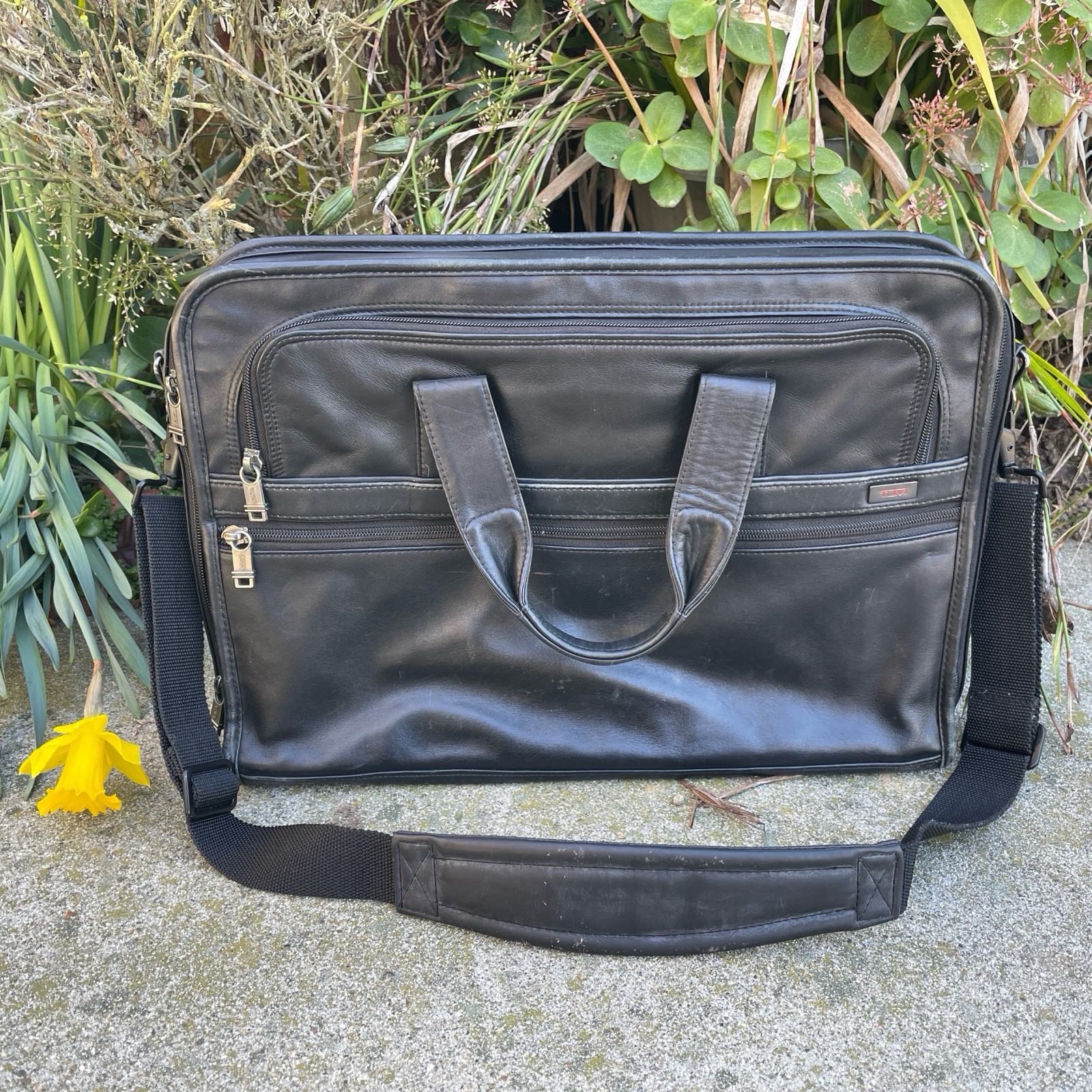 Tumi Black Napa Leather Zippered (5 Zip pockets) Laptop Bag Briefcase (96011D4