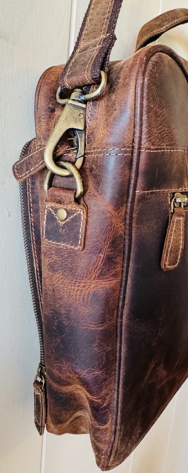 KomalC Full Grain Leather Messenger Laptop Bag 18” Brown Distressed Briefcase EC