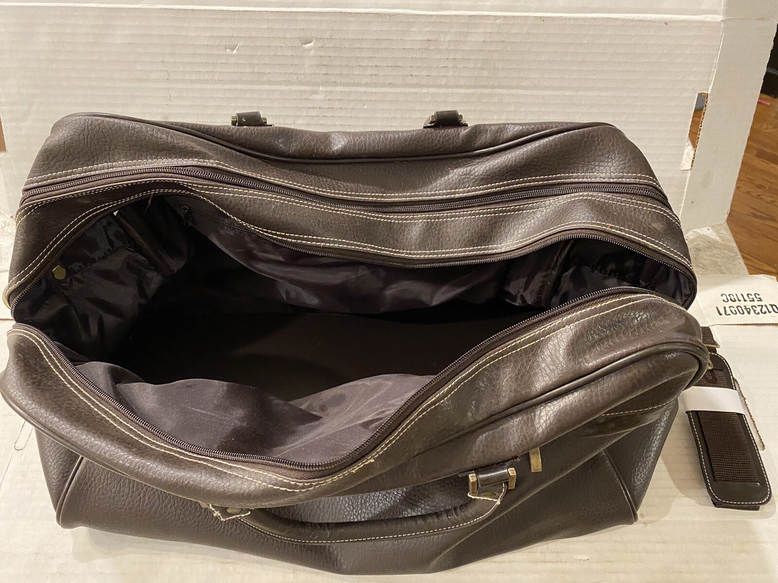 Brown Duffle Bag W/ Strap : Unbranded : 19 1/2 X 8 1/2 Bx24