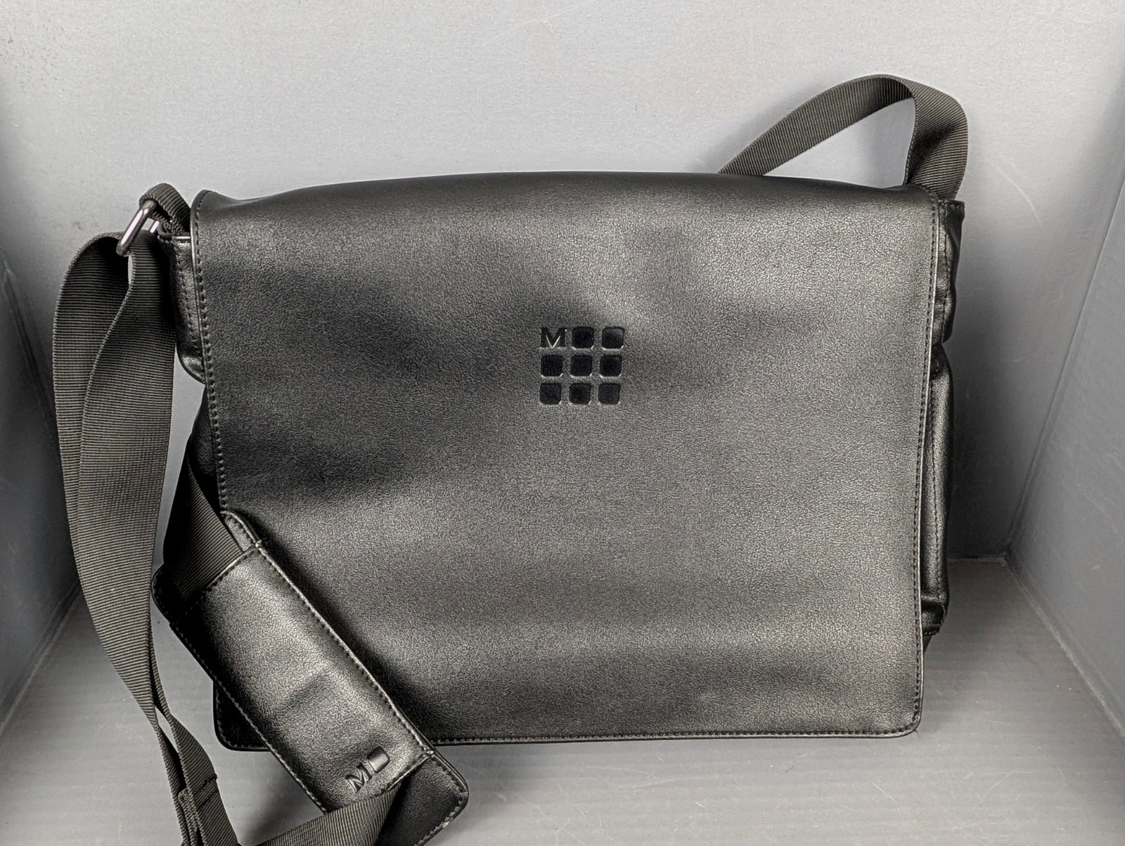 NWOT Moleskine Messenger Bag S Black Waterproof w/Zipper Pockets, Strap WRITING