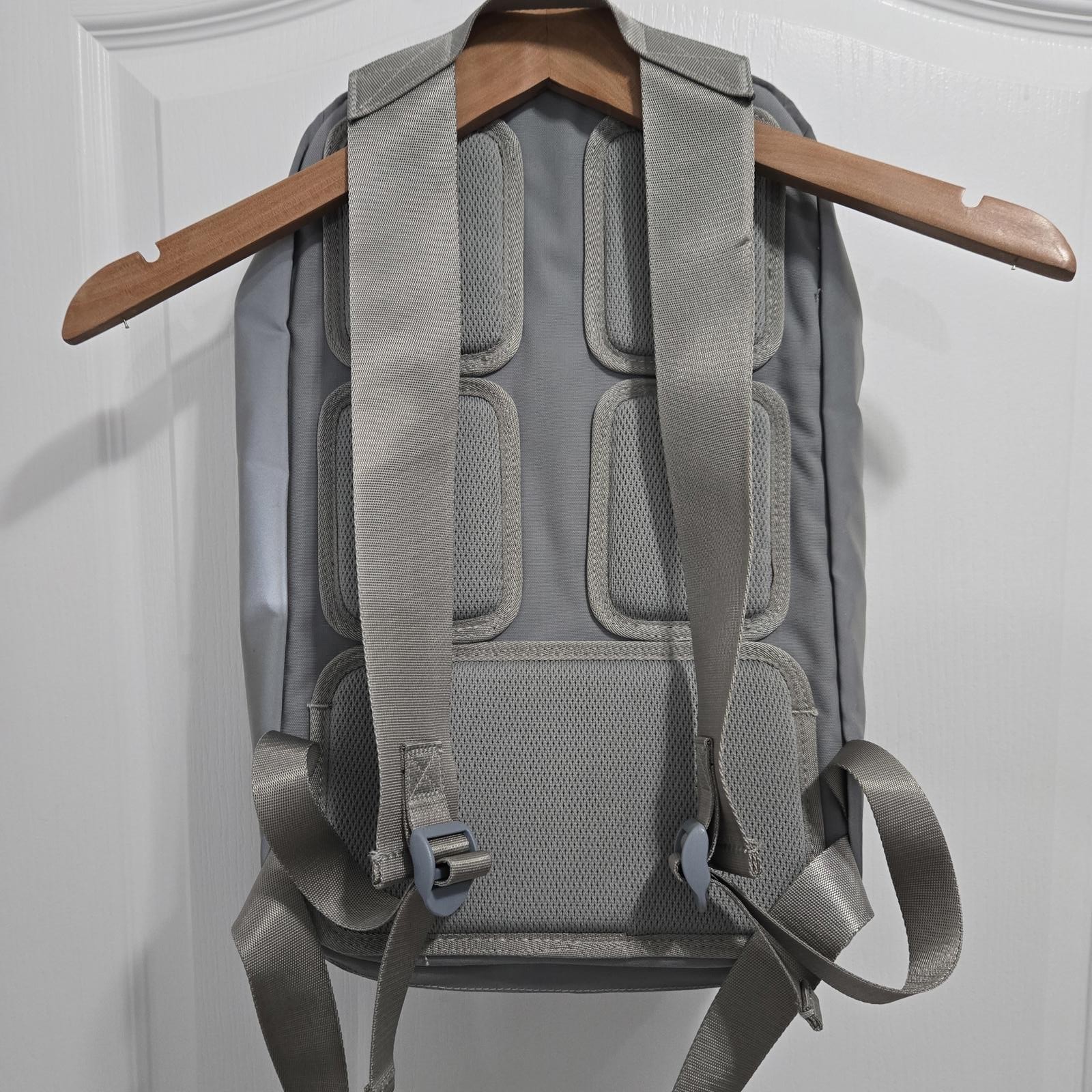 Rapha Travel Backpack Reflective Matte Gray 25L Waterproof Rain Cover Laptop Bag