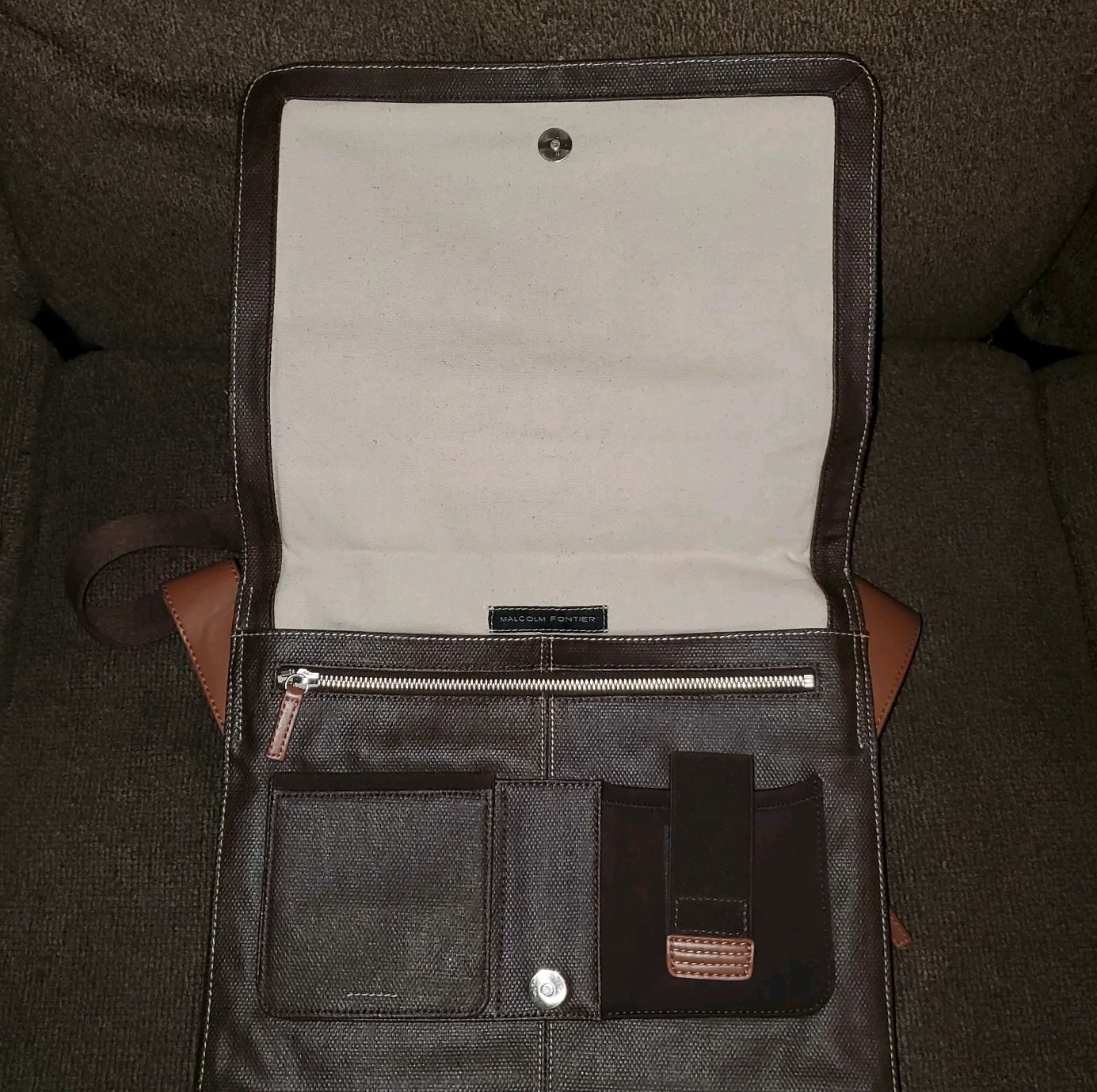 EUC Malcom Fontier The Entertainer Laptop Bag Dark Brown Leather Pakt 13″x16″