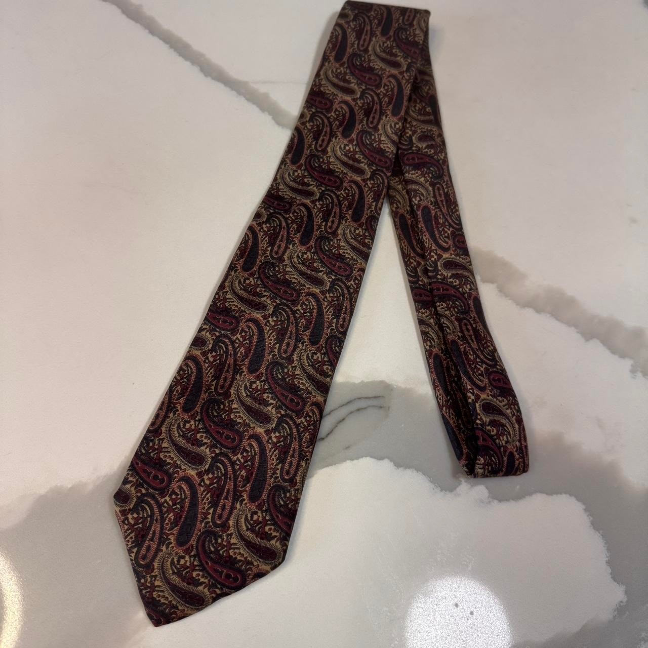 Vintage Oscar de la Renta paisley silk tie.
