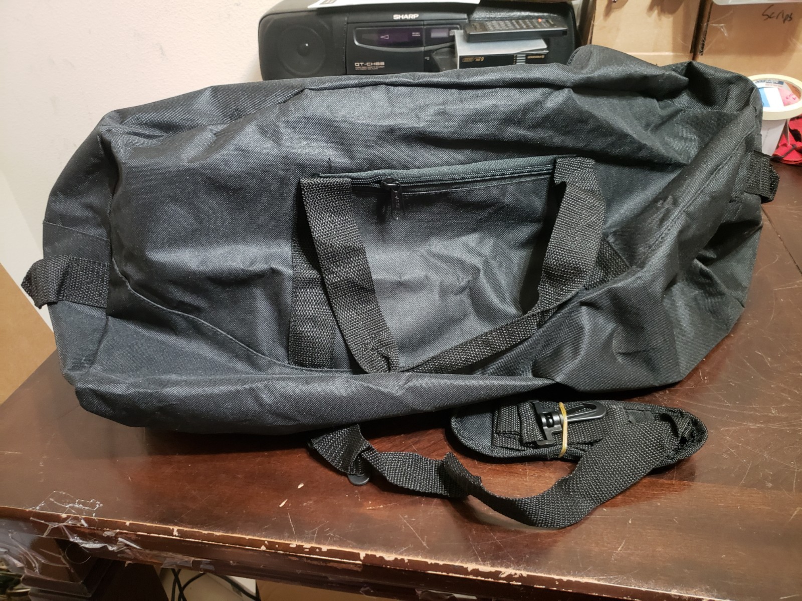 DALIX 21″ Sports Duffle Gym Sling Travel Bag in Black New Unused With Strap Z1