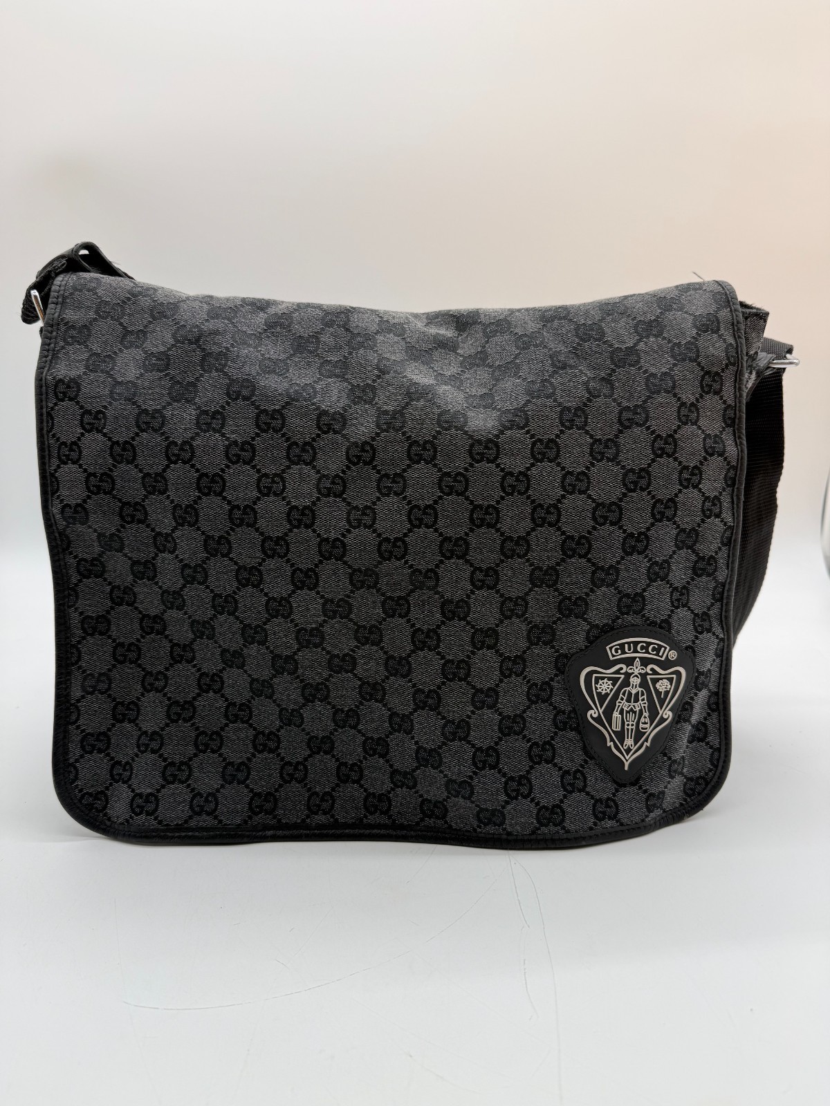 Gucci GG Supreme Monogram Black Messenger Bag Crossbody Crest Logo 282524