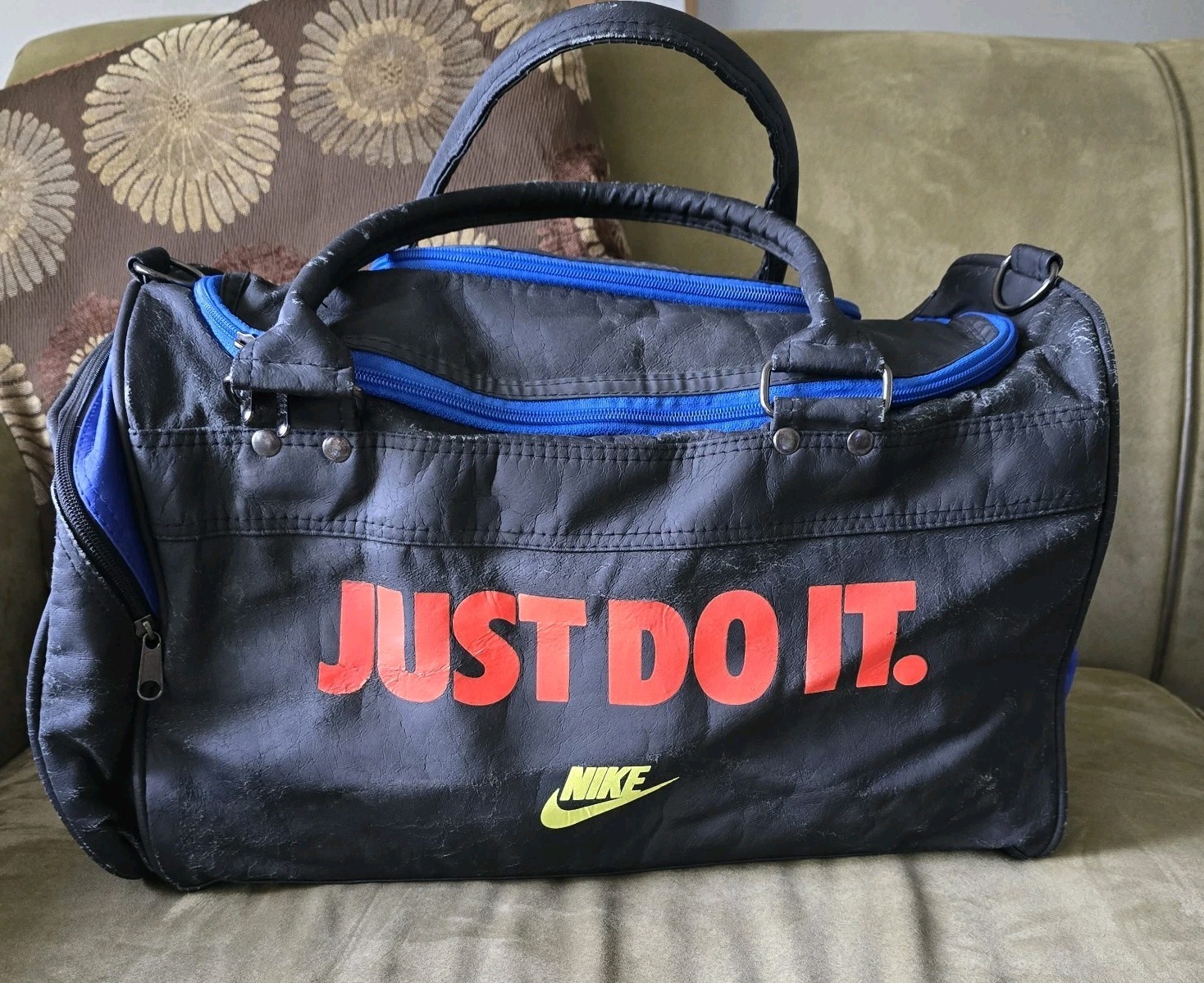 Vintage Nike Duffle Bag Just Do It Medium Black Strap Sport Travel Gym Logo 90s
