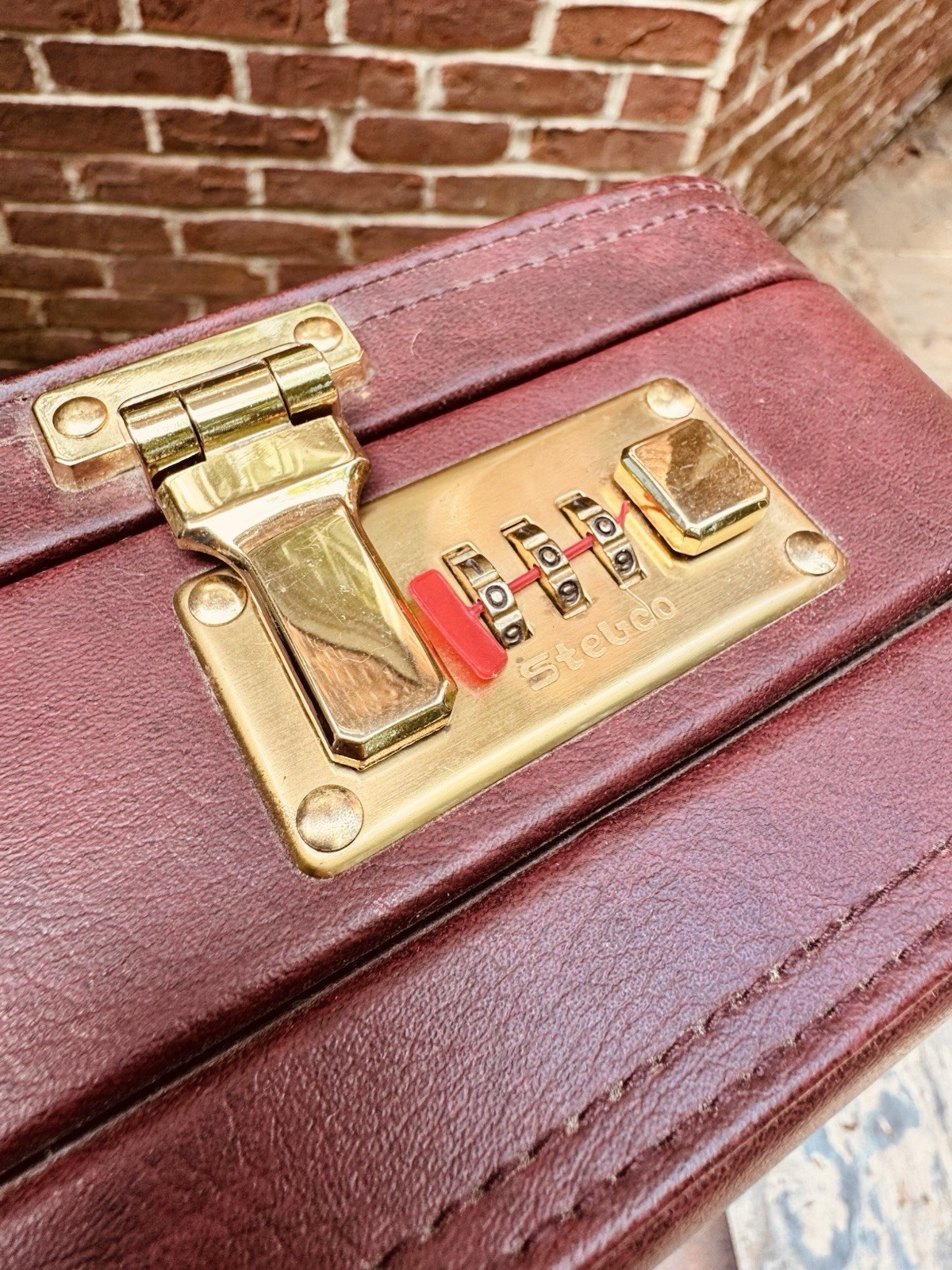 Johnston & Murphy Briefcase – Leather (Hard side to Protect Documents & Laptop)