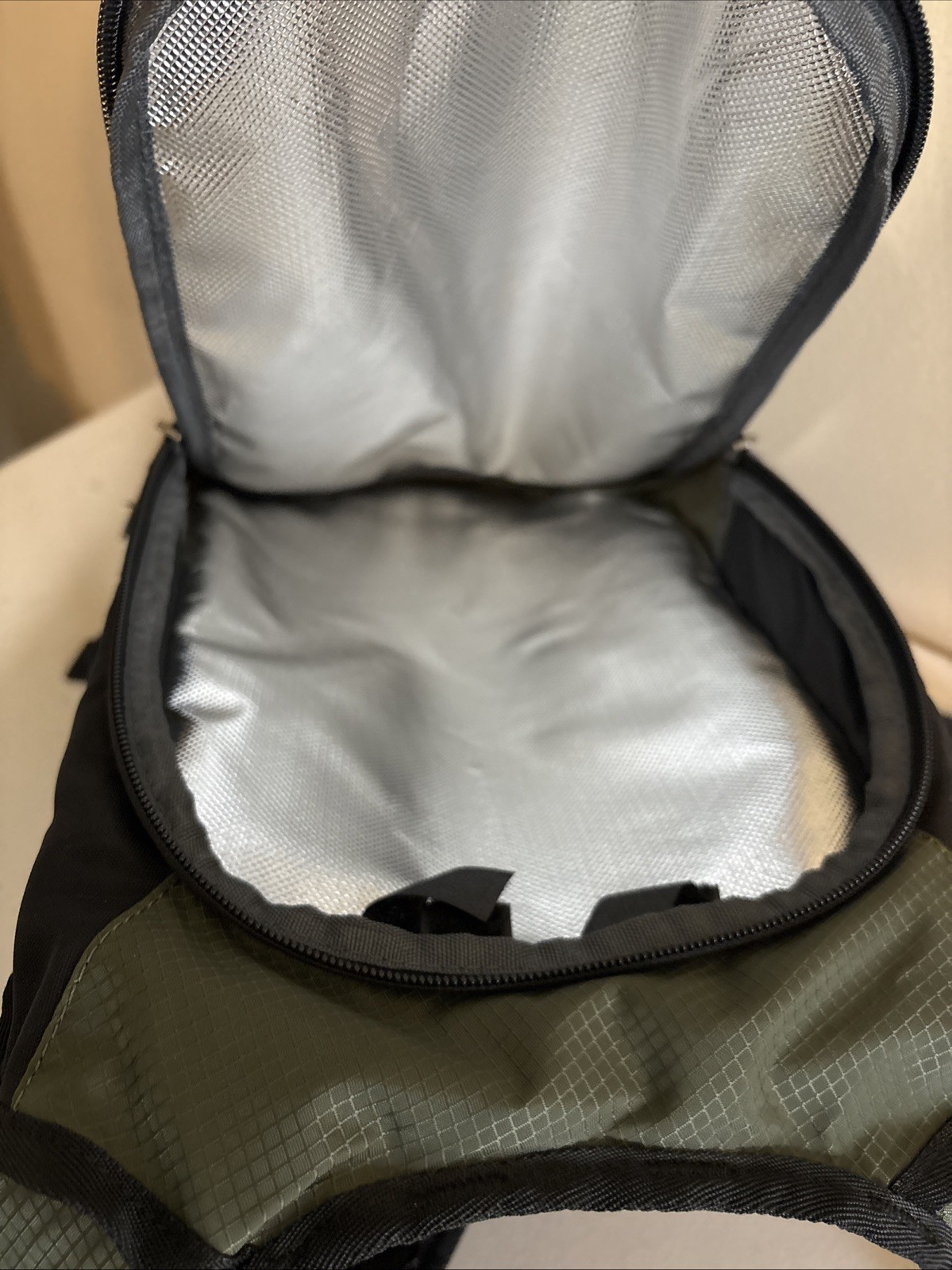 Mothybot Outdoor Durable Water Resistant Nylon Insulated Hydration Backpack Gorp