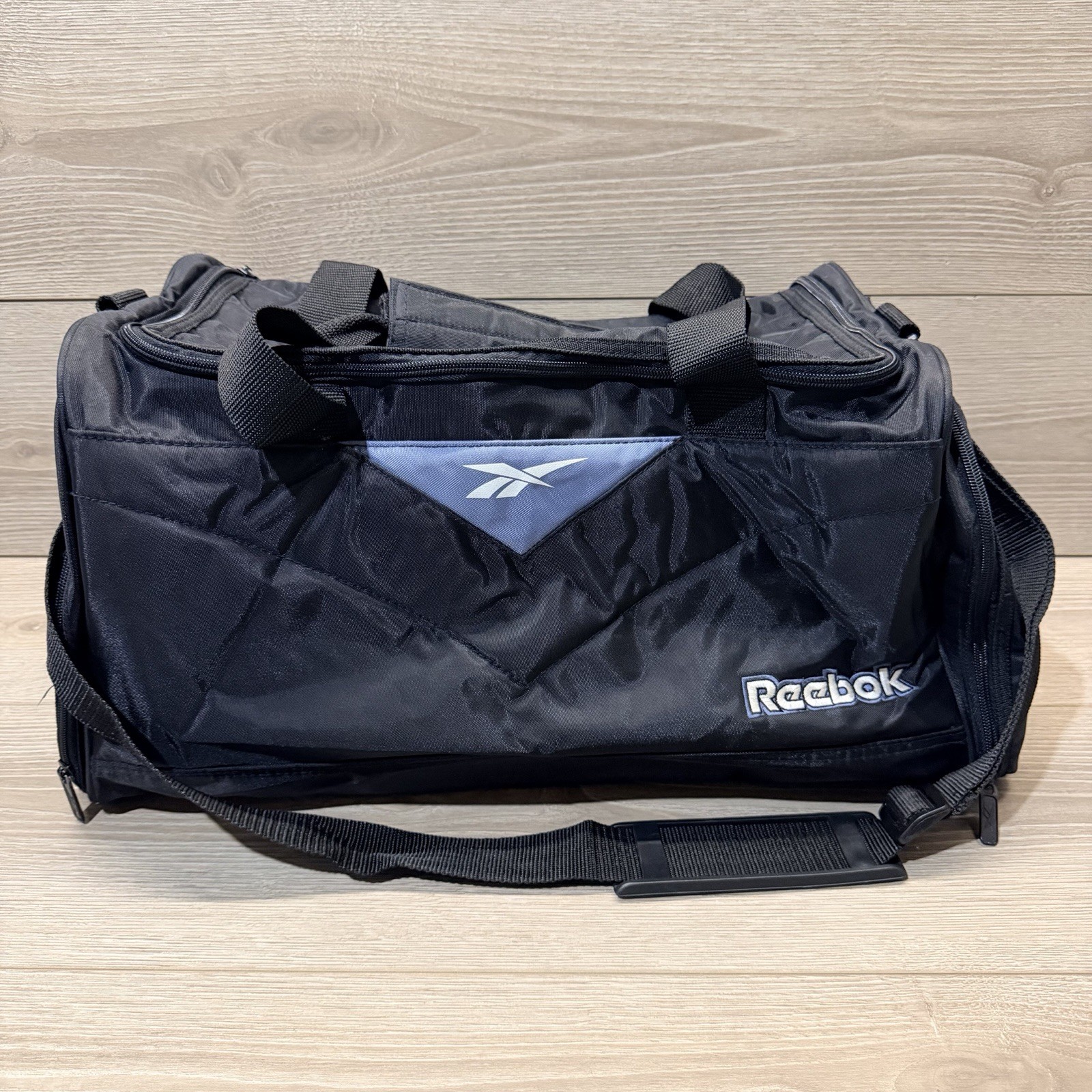 Reebok Medium 20″x10″x10″ Duffel Gym Bag Black/Grey EUC