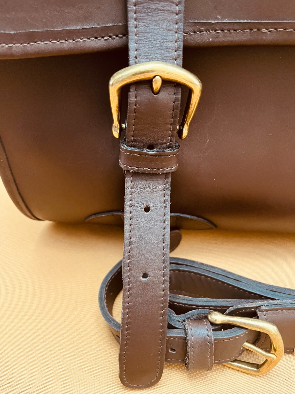 CUSTOM HIDE American Saddle Leather Briefcase / Messenger Bag / Lawyer Bag
