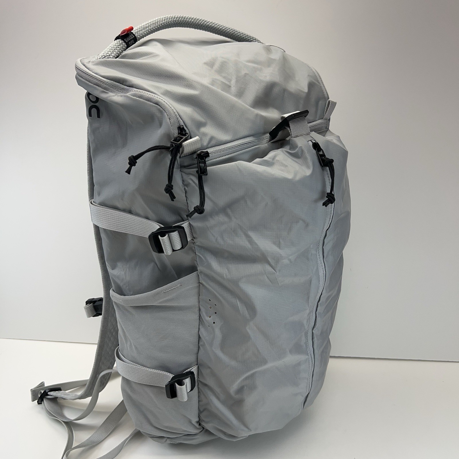 ON Running Speed Pack 18L Lite Backpack Travel Gym Hiking Running Gray NWT