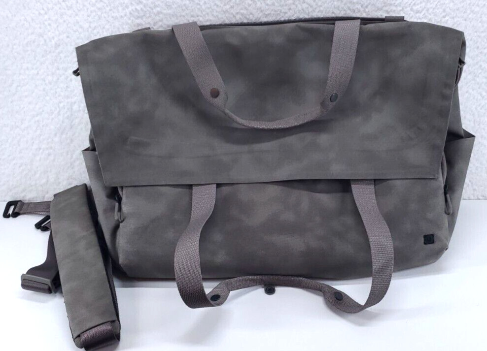 Lululemon Early Embark Large Duffel Messenger Laptop Computer Bag Nylon