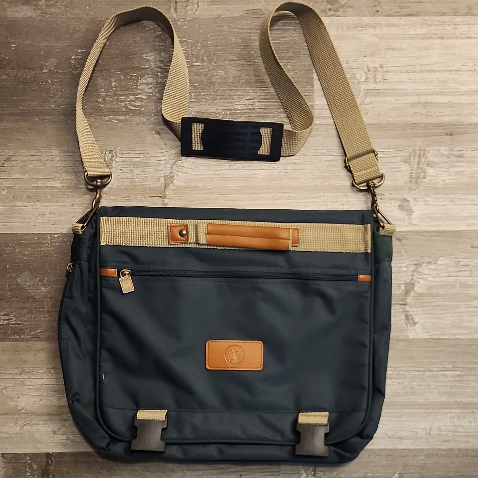 Leed’s North West Collection Messenger Bag Green Tan Adjustable Strap