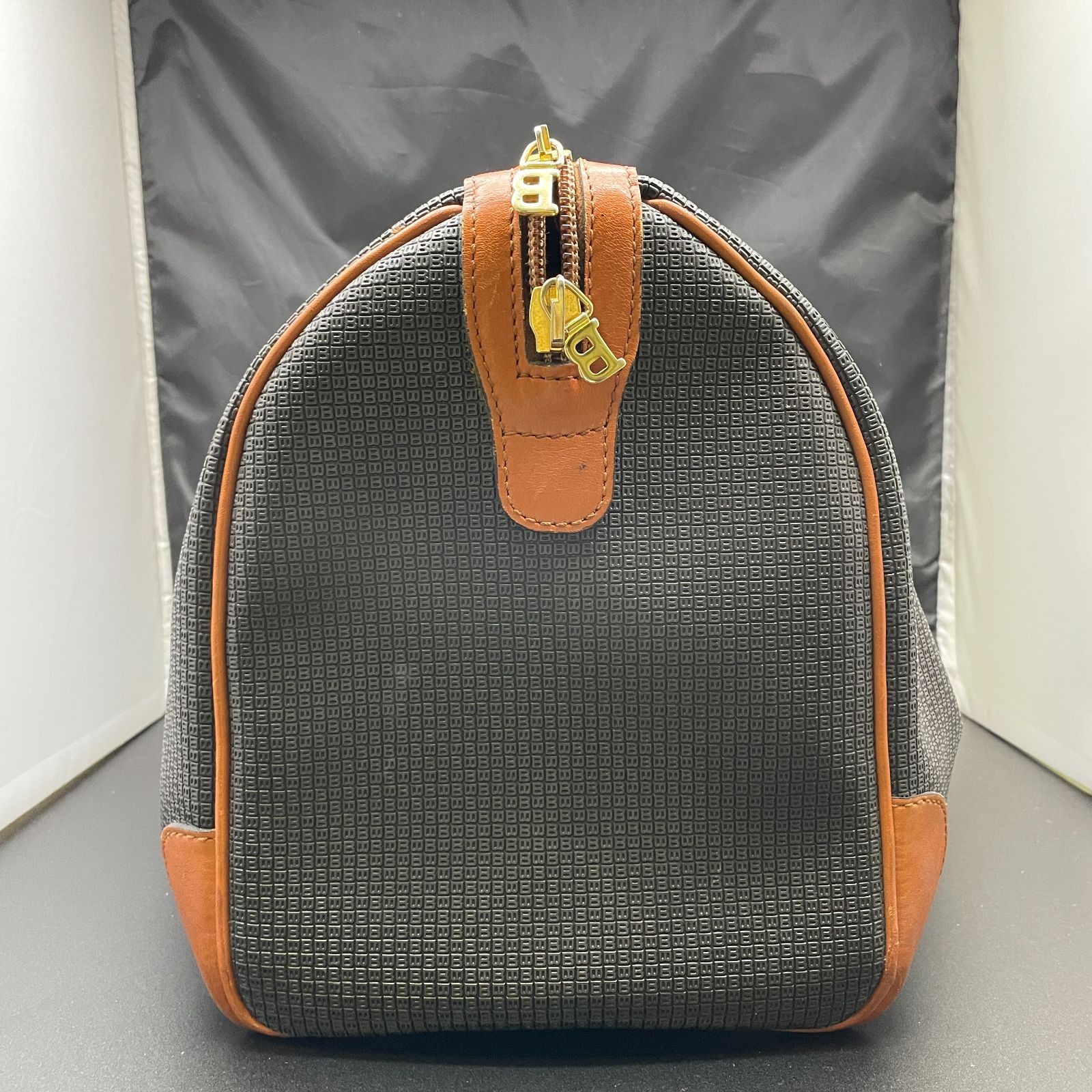 Bally Leather Boston Bag Spacious Designer Vintage Luxury Elegant 37x22x20cm