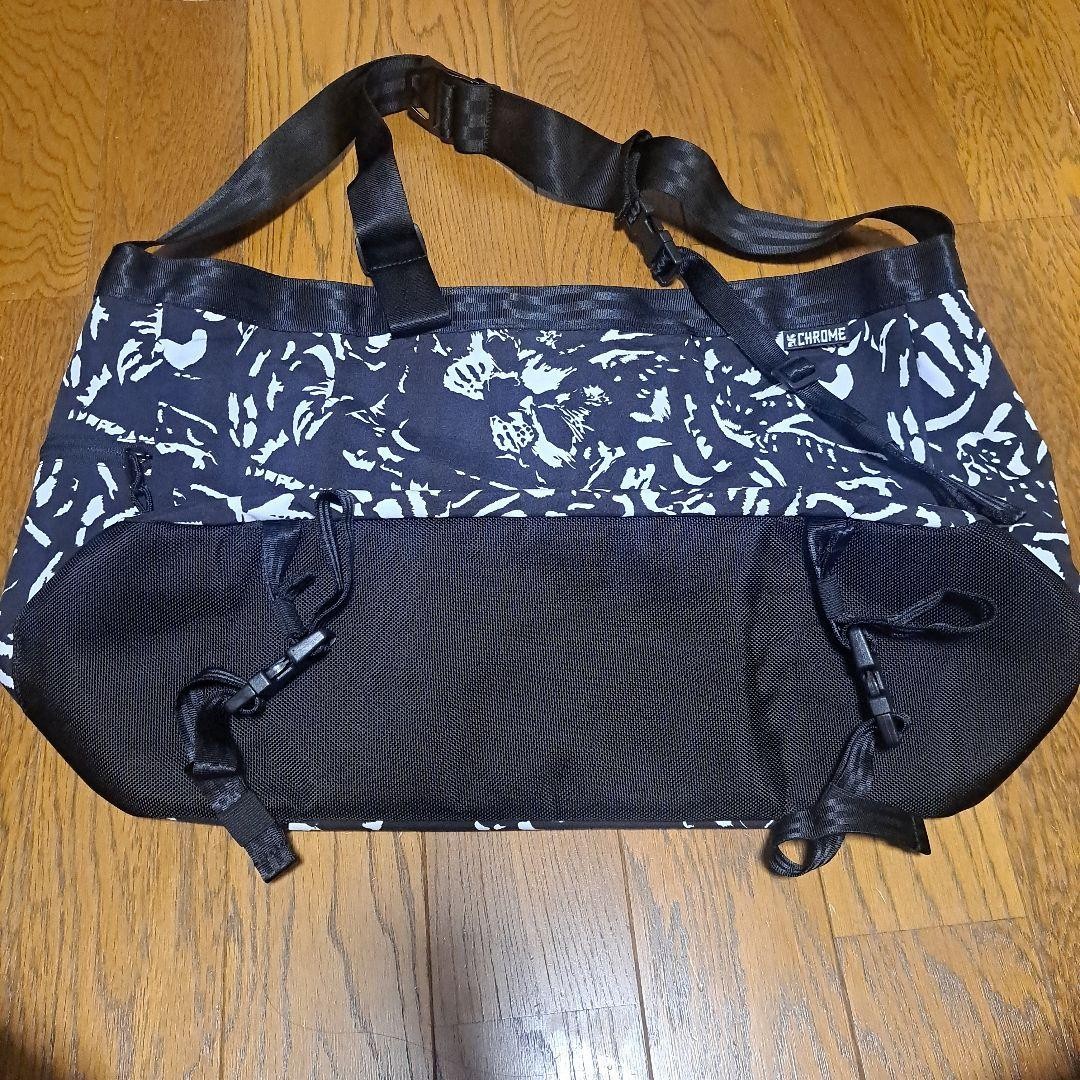 CHROME Newspaper Messenger Bag Vintage Reversible Nylon Limited Edition New