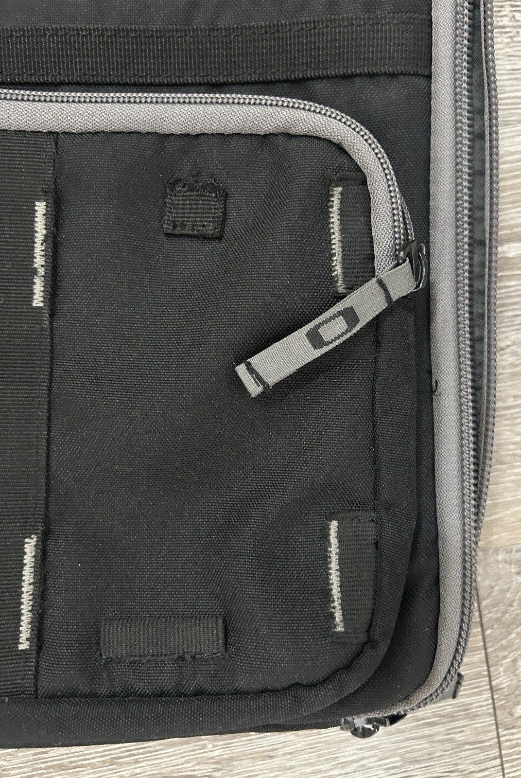 Oakley Checkpoint Vertical Laptop Messenger Bag Black, Padded, Tactical, 14×12