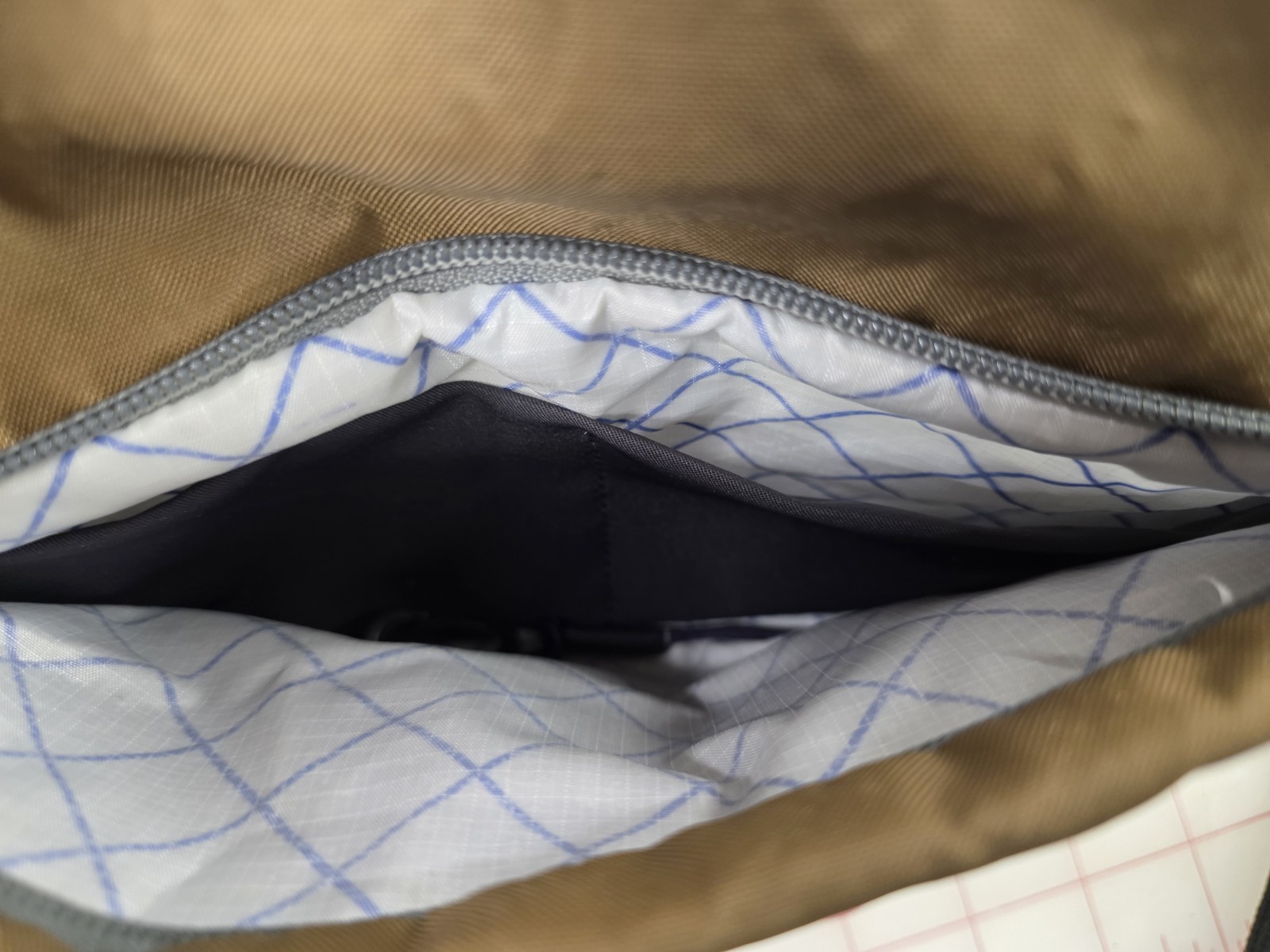 Bellroy Venture Sling 6L – Special Edition Coyote Color Limited Edition Ecopak