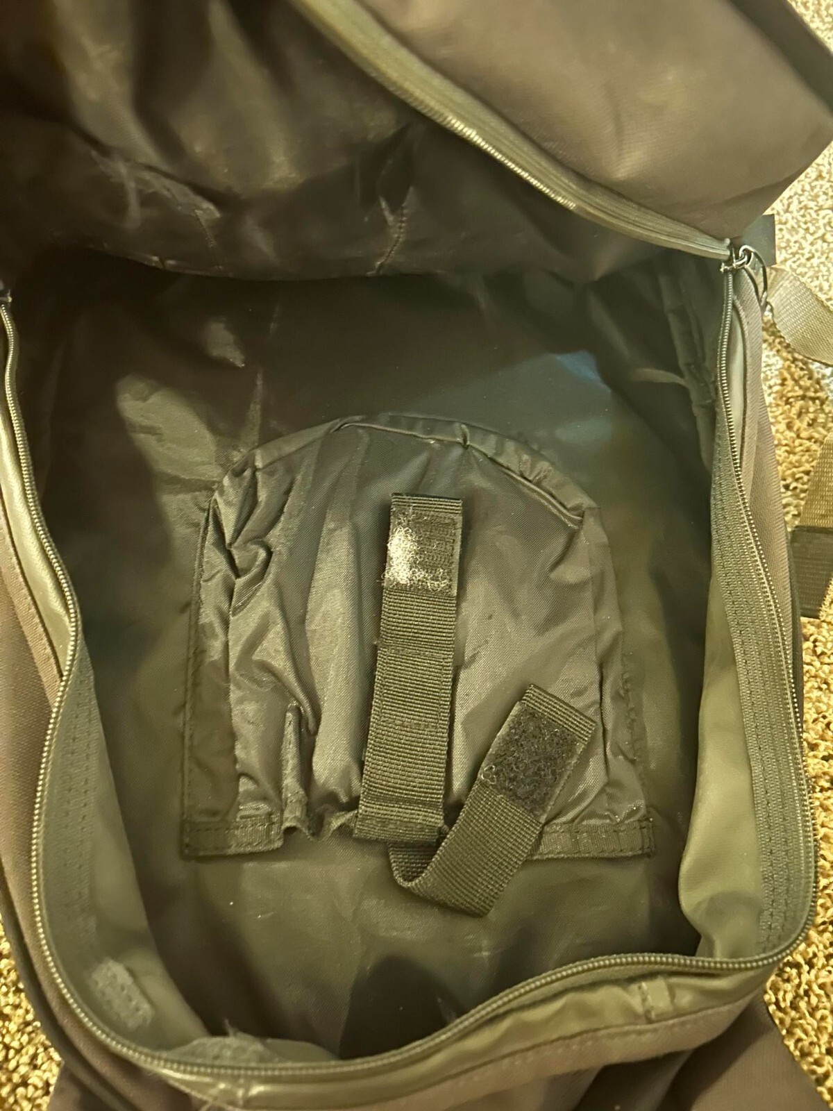 black/grey Nike backpack swoosh 2 zipper compartments strap