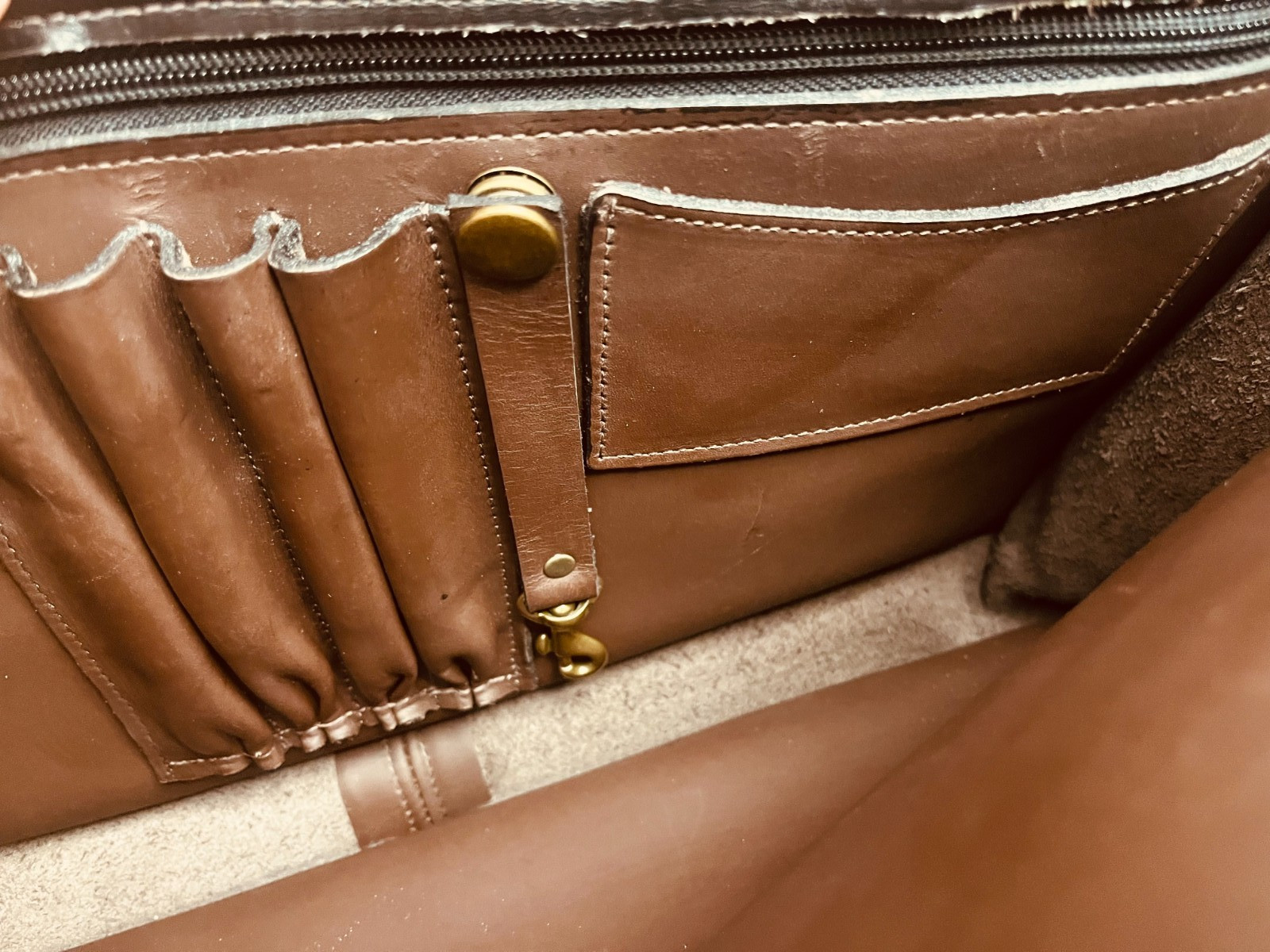 CUSTOM HIDE American Saddle Leather Briefcase / Messenger Bag / Lawyer Bag
