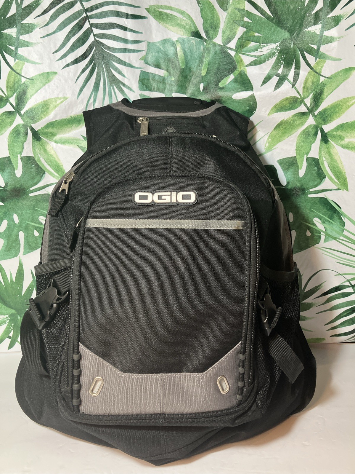 OGIO – Metro Street Laptop Sleeve Utility Backpack Weatherproof Black NICE