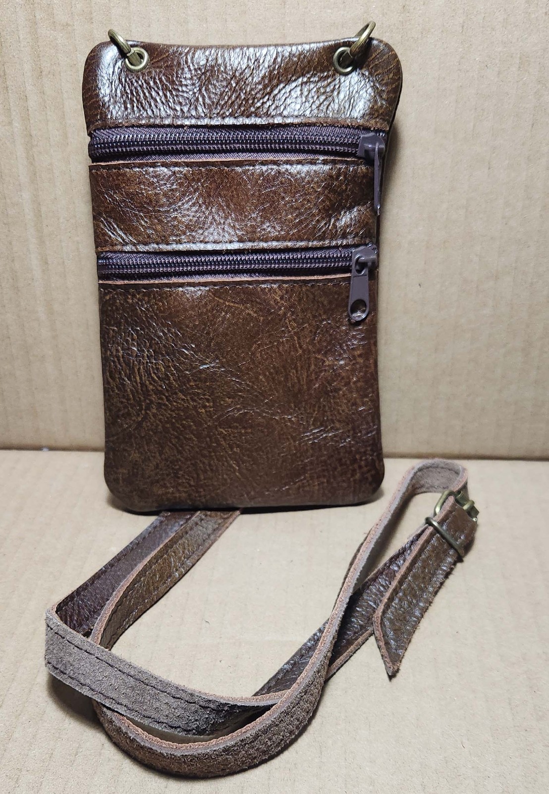 2 POCKET_EURO TRAVEL POUCH_CROSSBODY/NECK_POLISHED LEATHER_DARK BOWN_263125